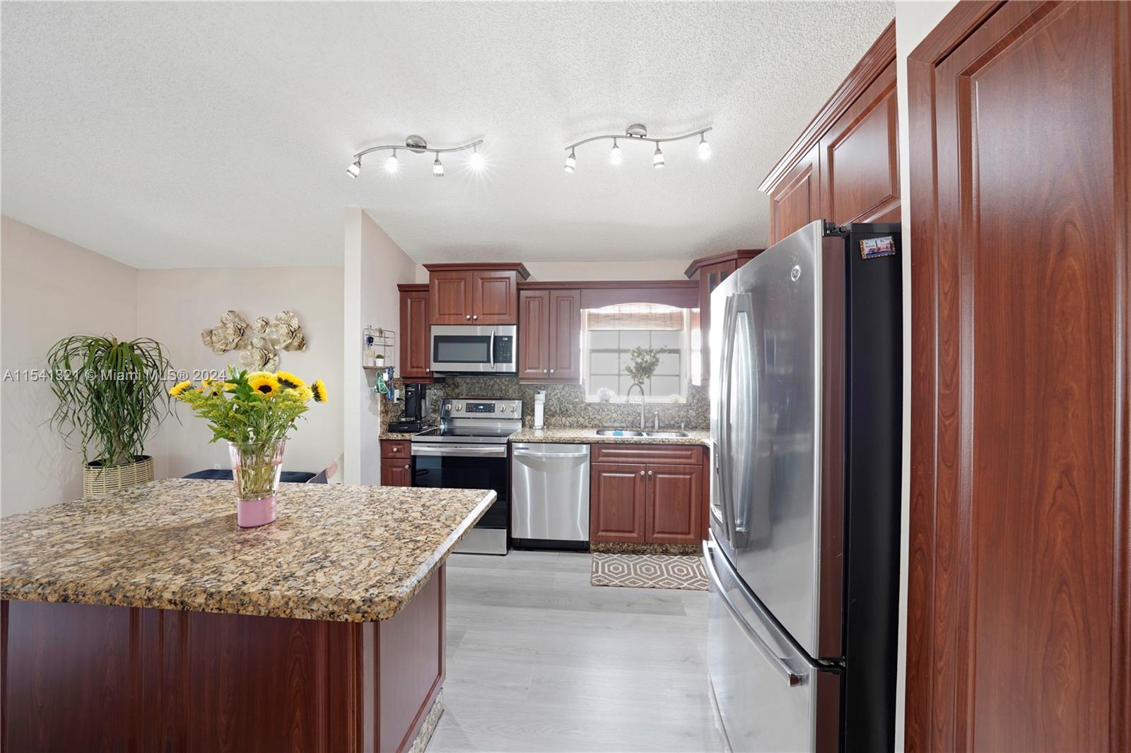 14969 SW 74th Ter, Miami, Florida 33193, 3 Bedrooms Bedrooms, ,2 BathroomsBathrooms,Residential,For Sale,14969 SW 74th Ter,A11541321