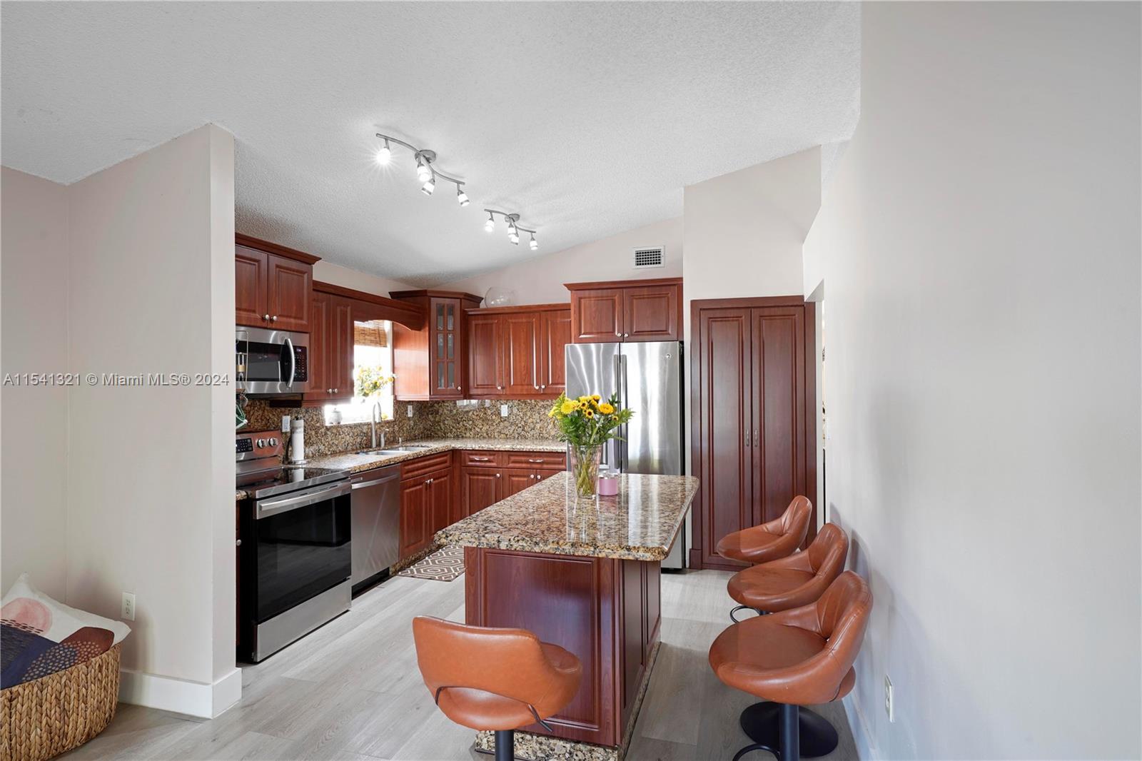 14969 SW 74th Ter, Miami, Florida 33193, 3 Bedrooms Bedrooms, ,2 BathroomsBathrooms,Residential,For Sale,14969 SW 74th Ter,A11541321