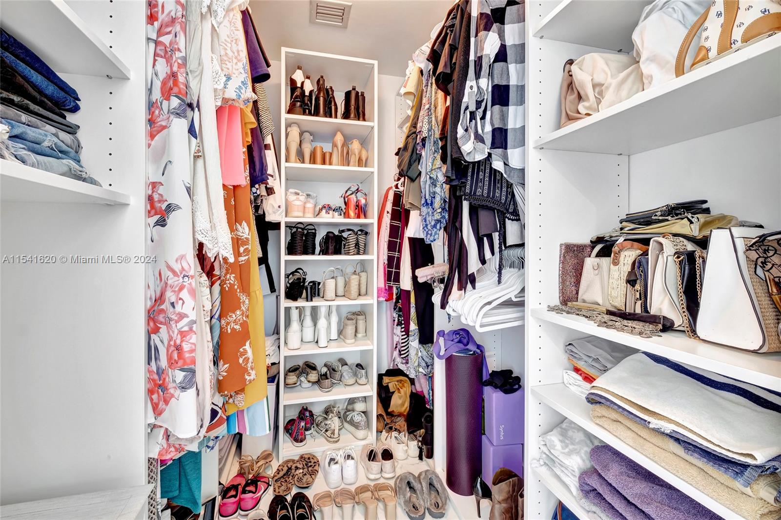 253 NE 2nd St 2008, Miami, Florida 33132, 2 Bedrooms Bedrooms, ,2 BathroomsBathrooms,Residential,For Sale,253 NE 2nd St 2008,A11541620