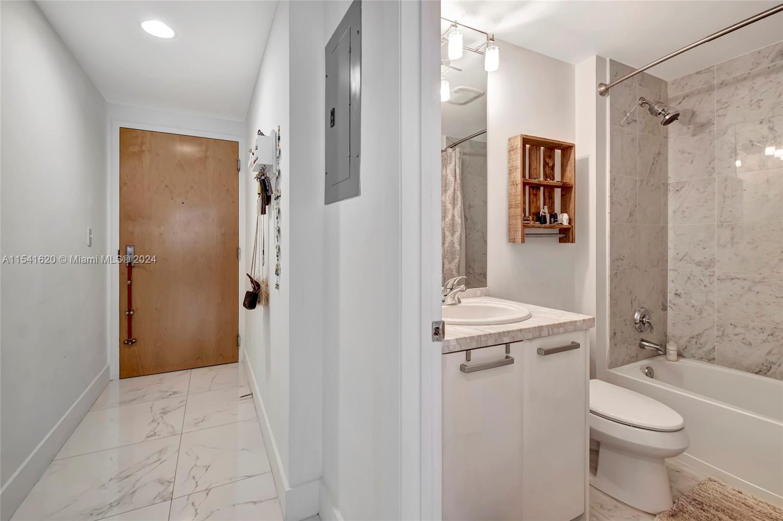 253 NE 2nd St 2008, Miami, Florida 33132, 2 Bedrooms Bedrooms, ,2 BathroomsBathrooms,Residential,For Sale,253 NE 2nd St 2008,A11541620