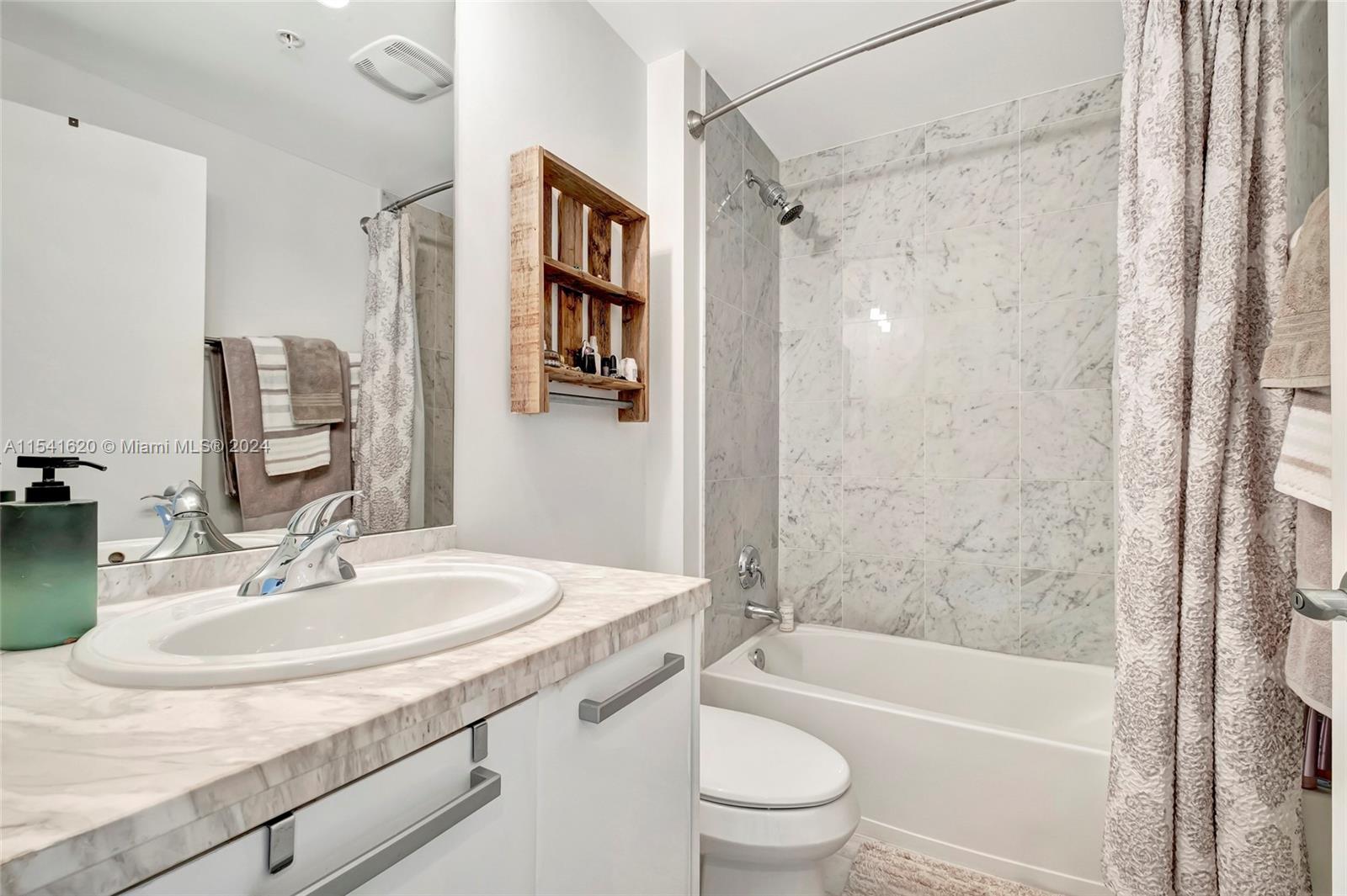 253 NE 2nd St 2008, Miami, Florida 33132, 2 Bedrooms Bedrooms, ,2 BathroomsBathrooms,Residential,For Sale,253 NE 2nd St 2008,A11541620