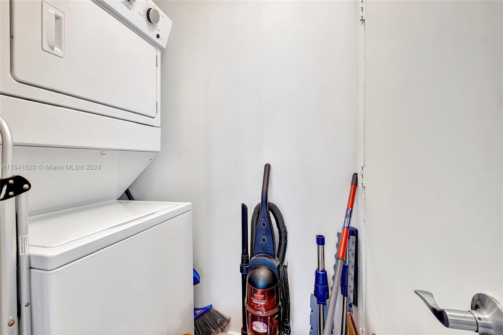 253 NE 2nd St 2008, Miami, Florida 33132, 2 Bedrooms Bedrooms, ,2 BathroomsBathrooms,Residential,For Sale,253 NE 2nd St 2008,A11541620