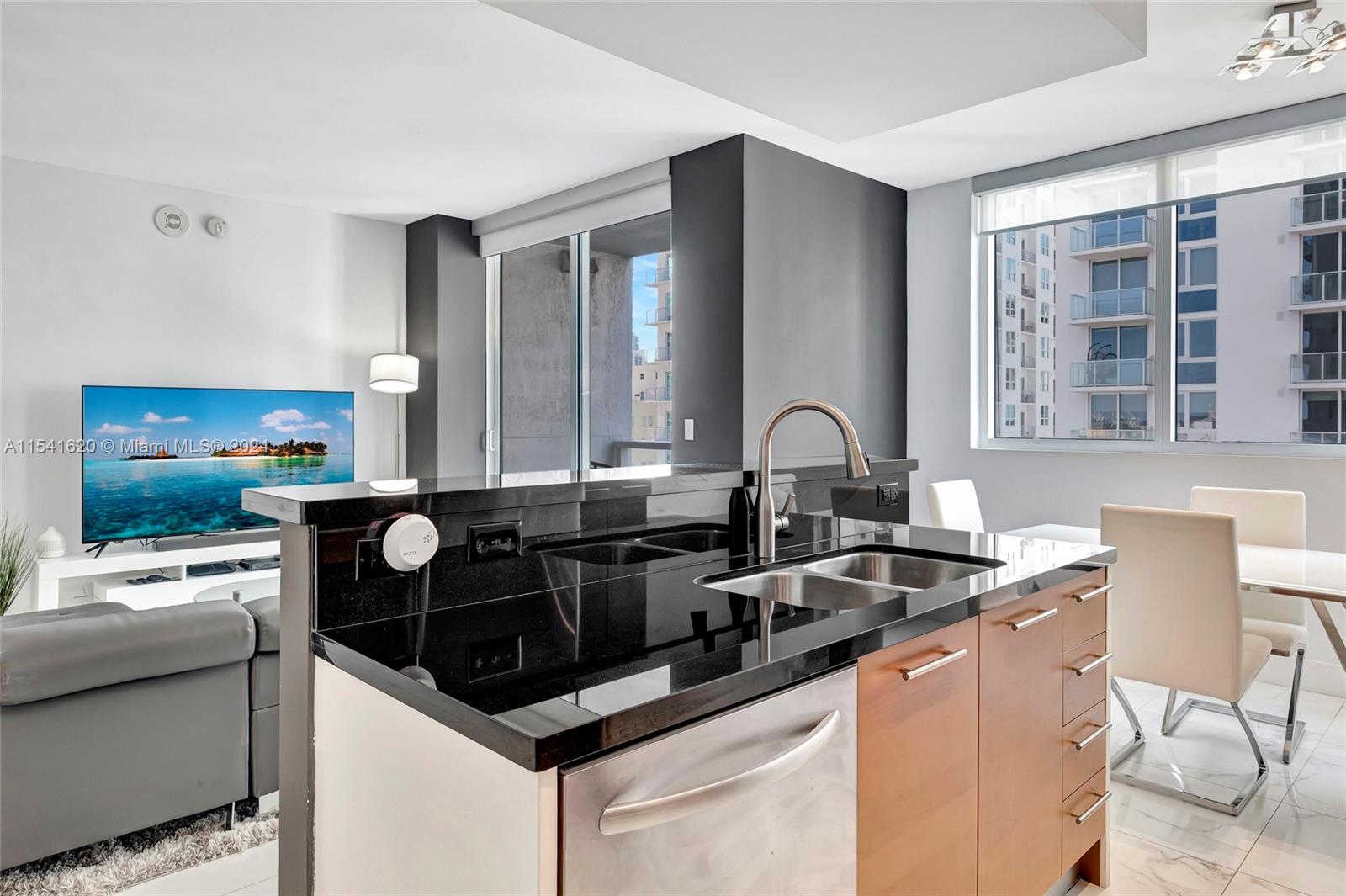 253 NE 2nd St 2008, Miami, Florida 33132, 2 Bedrooms Bedrooms, ,2 BathroomsBathrooms,Residential,For Sale,253 NE 2nd St 2008,A11541620