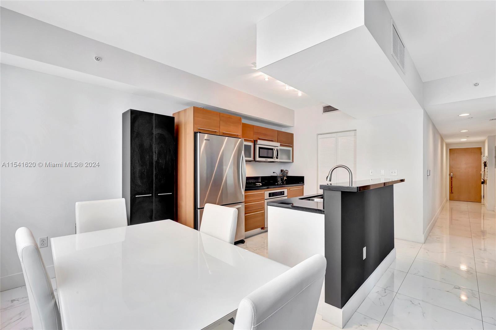 253 NE 2nd St 2008, Miami, Florida 33132, 2 Bedrooms Bedrooms, ,2 BathroomsBathrooms,Residential,For Sale,253 NE 2nd St 2008,A11541620