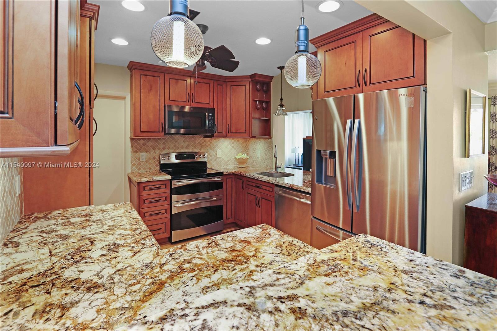 1107 Washington St, Hollywood, Florida 33019, 3 Bedrooms Bedrooms, ,2 BathroomsBathrooms,Residential,For Sale,1107 Washington St,A11540997