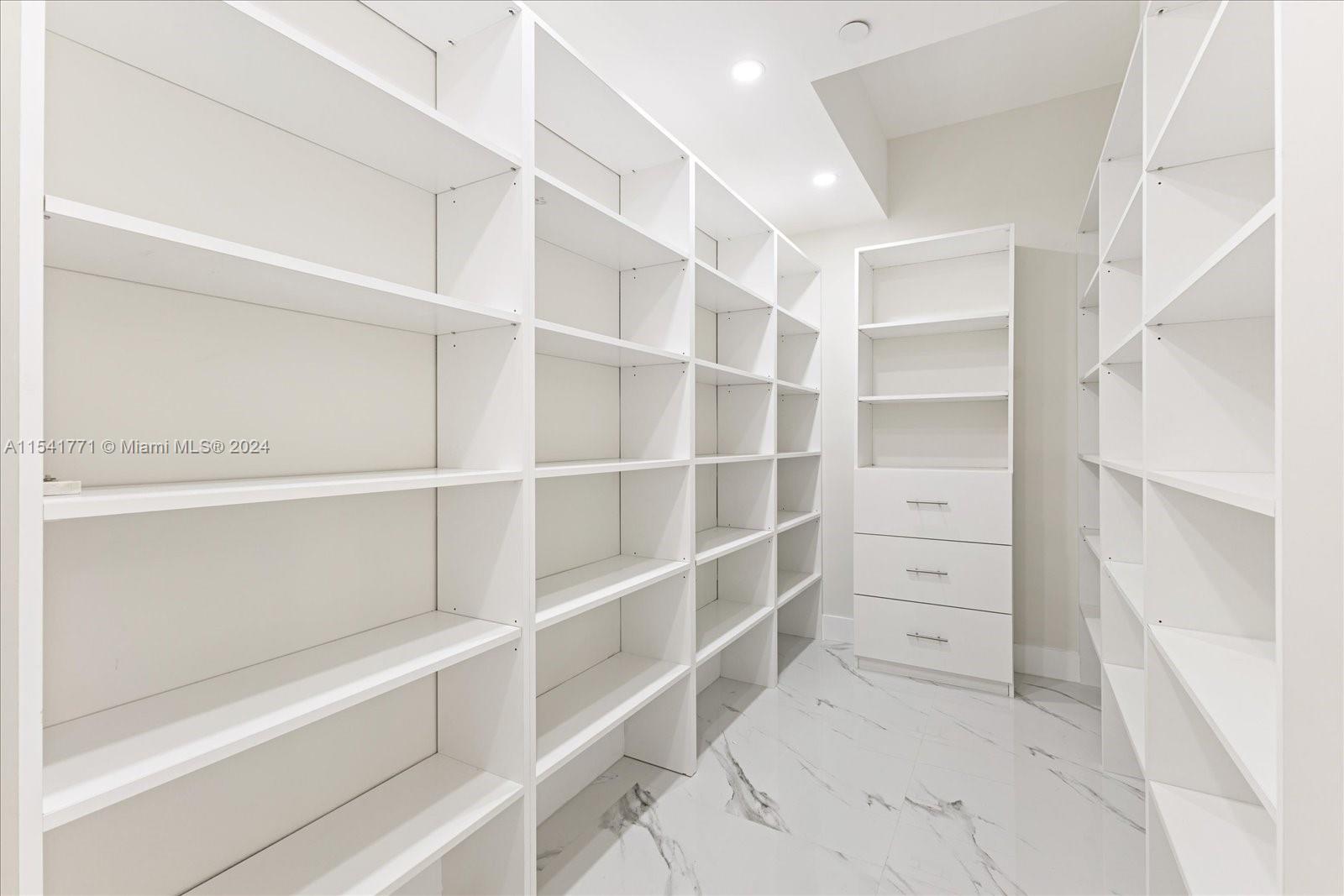 3900 Island Blvd, Aventura, FL, 33160 United States, 3 Bedrooms Bedrooms, ,2 BathroomsBathrooms,Residential,For Sale,Island Blvd,A11541771