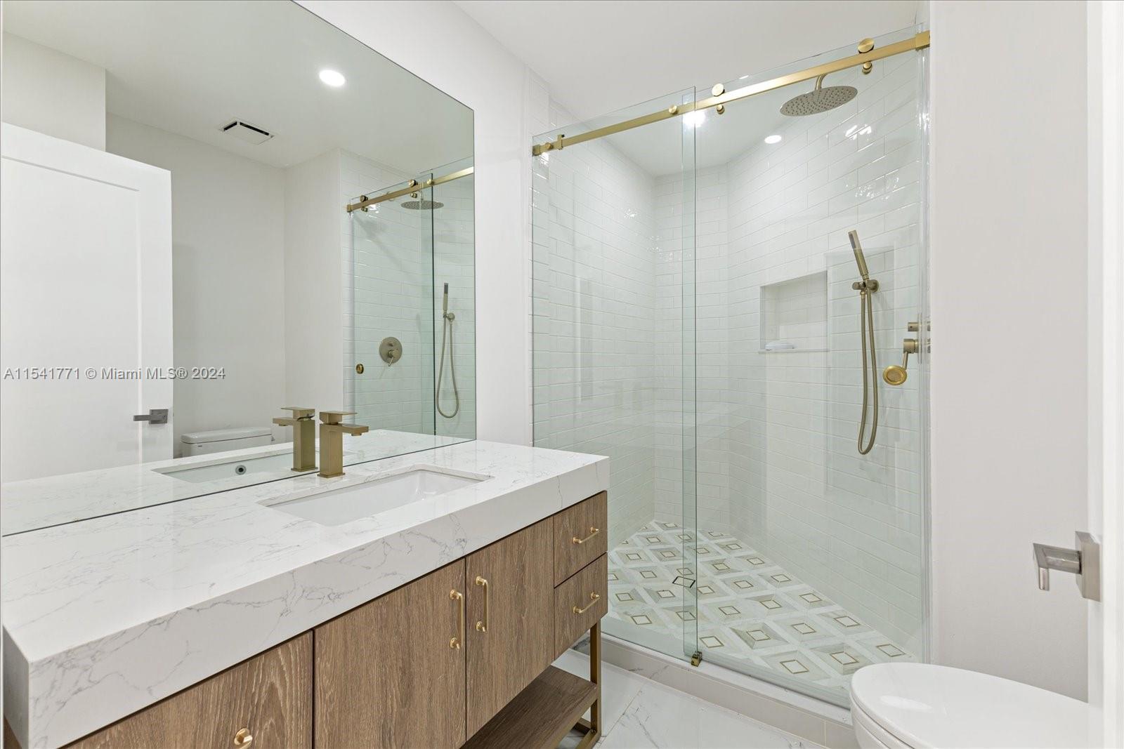 3900 Island Blvd, Aventura, FL, 33160 United States, 3 Bedrooms Bedrooms, ,2 BathroomsBathrooms,Residential,For Sale,Island Blvd,A11541771