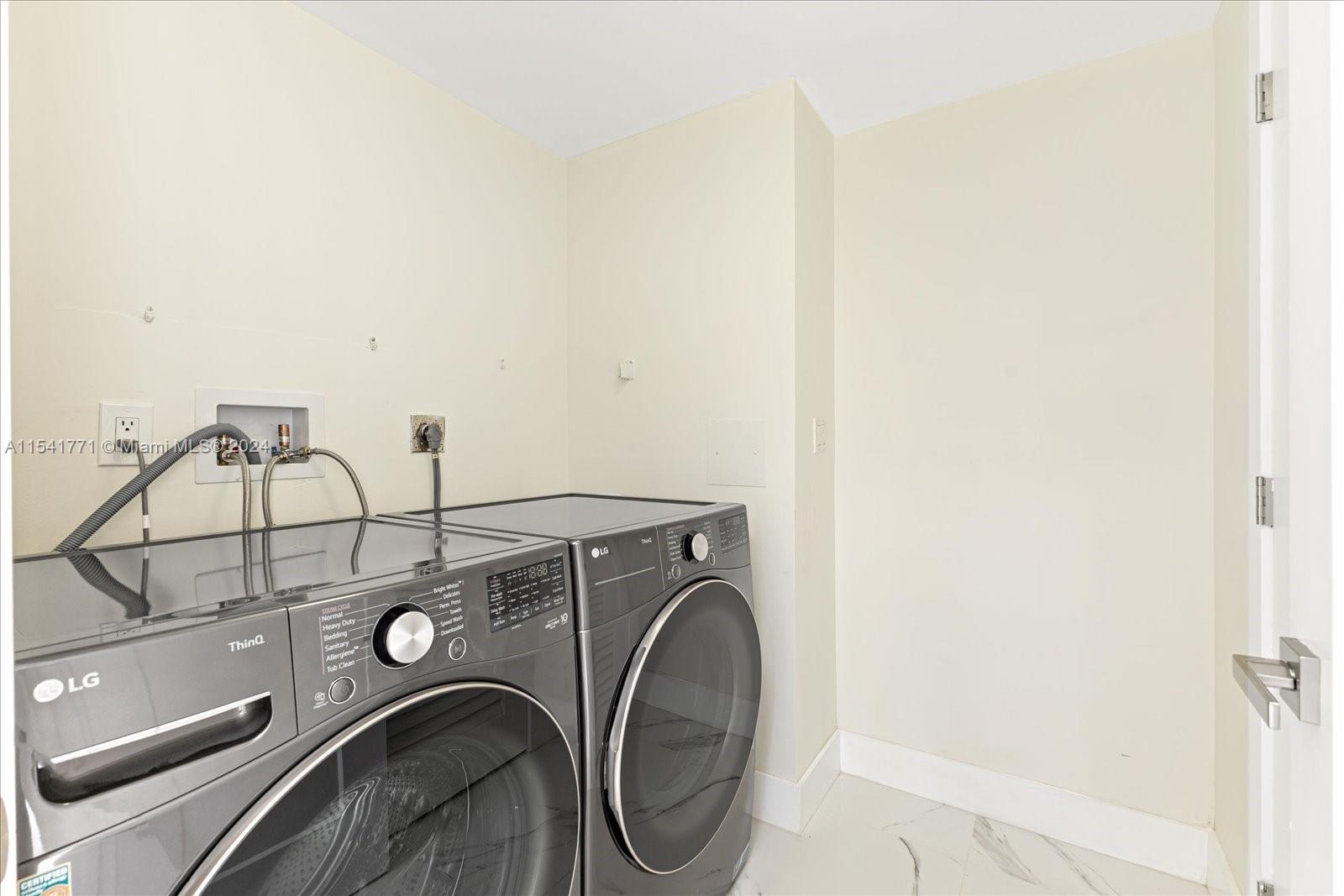 3900 Island Blvd, Aventura, FL, 33160 United States, 3 Bedrooms Bedrooms, ,2 BathroomsBathrooms,Residential,For Sale,Island Blvd,A11541771