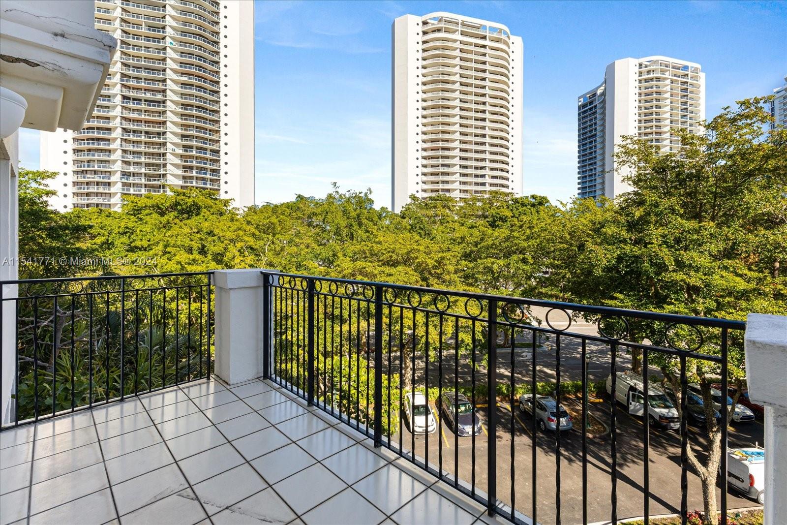 3900 Island Blvd, Aventura, FL, 33160 United States, 3 Bedrooms Bedrooms, ,2 BathroomsBathrooms,Residential,For Sale,Island Blvd,A11541771