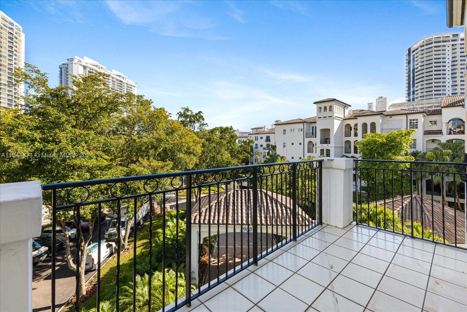 3900 Island Blvd, Aventura, FL, 33160 United States, 3 Bedrooms Bedrooms, ,2 BathroomsBathrooms,Residential,For Sale,Island Blvd,A11541771