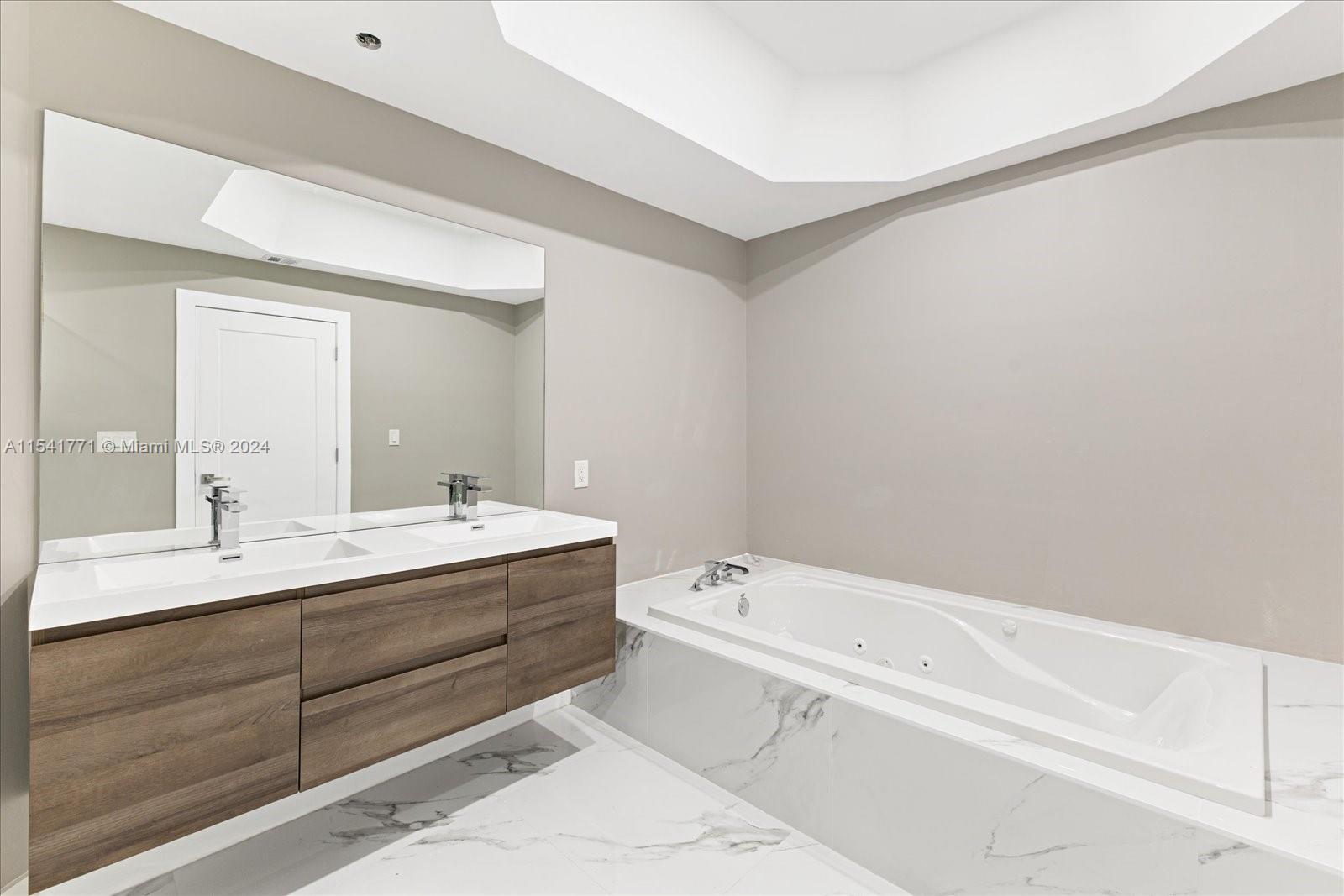 3900 Island Blvd, Aventura, FL, 33160 United States, 3 Bedrooms Bedrooms, ,2 BathroomsBathrooms,Residential,For Sale,Island Blvd,A11541771