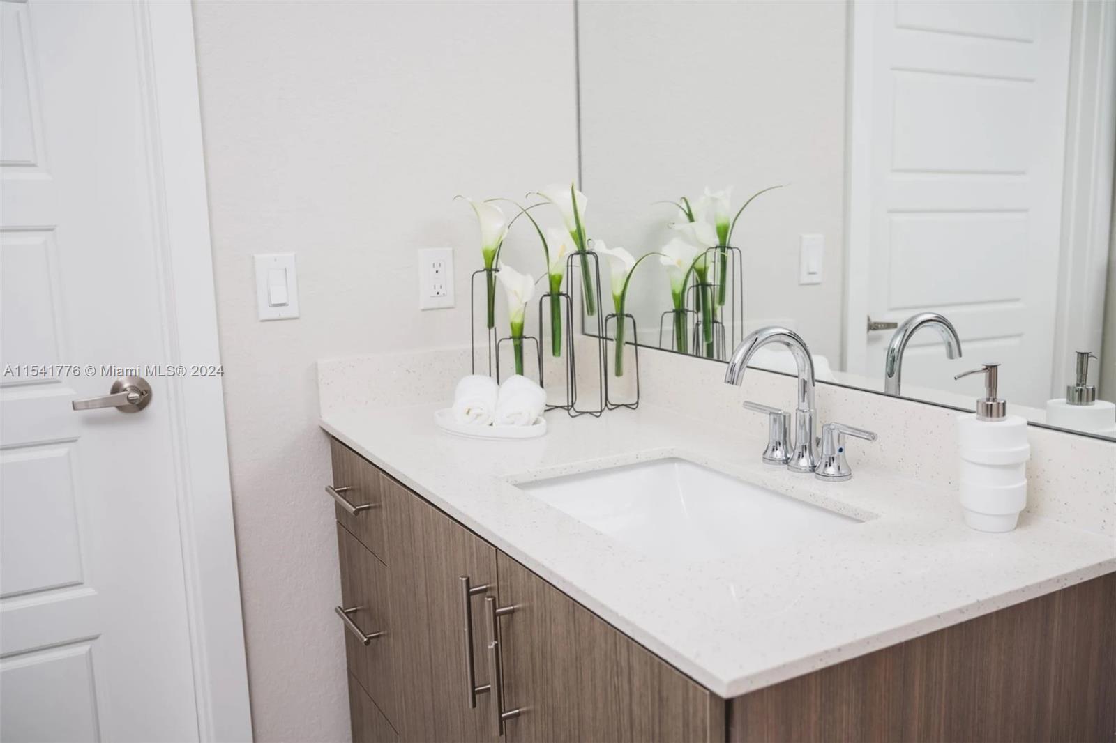 1170 NW 11th St A-408, Miami, Florida 33136, 1 Bedroom Bedrooms, ,1 BathroomBathrooms,Residentiallease,For Rent,1170 NW 11th St A-408,A11541776