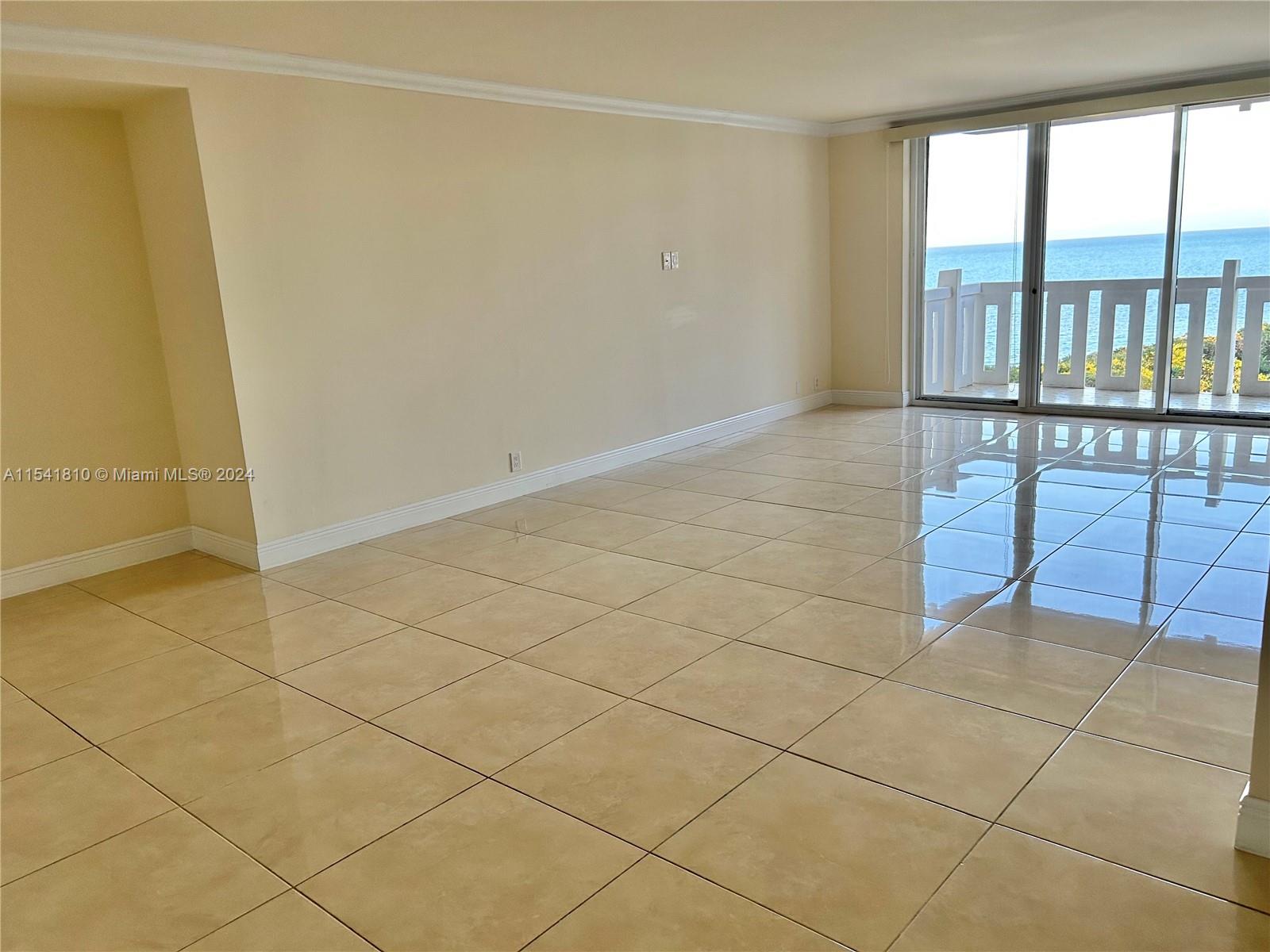 and dinning room with Ocean and Park view.