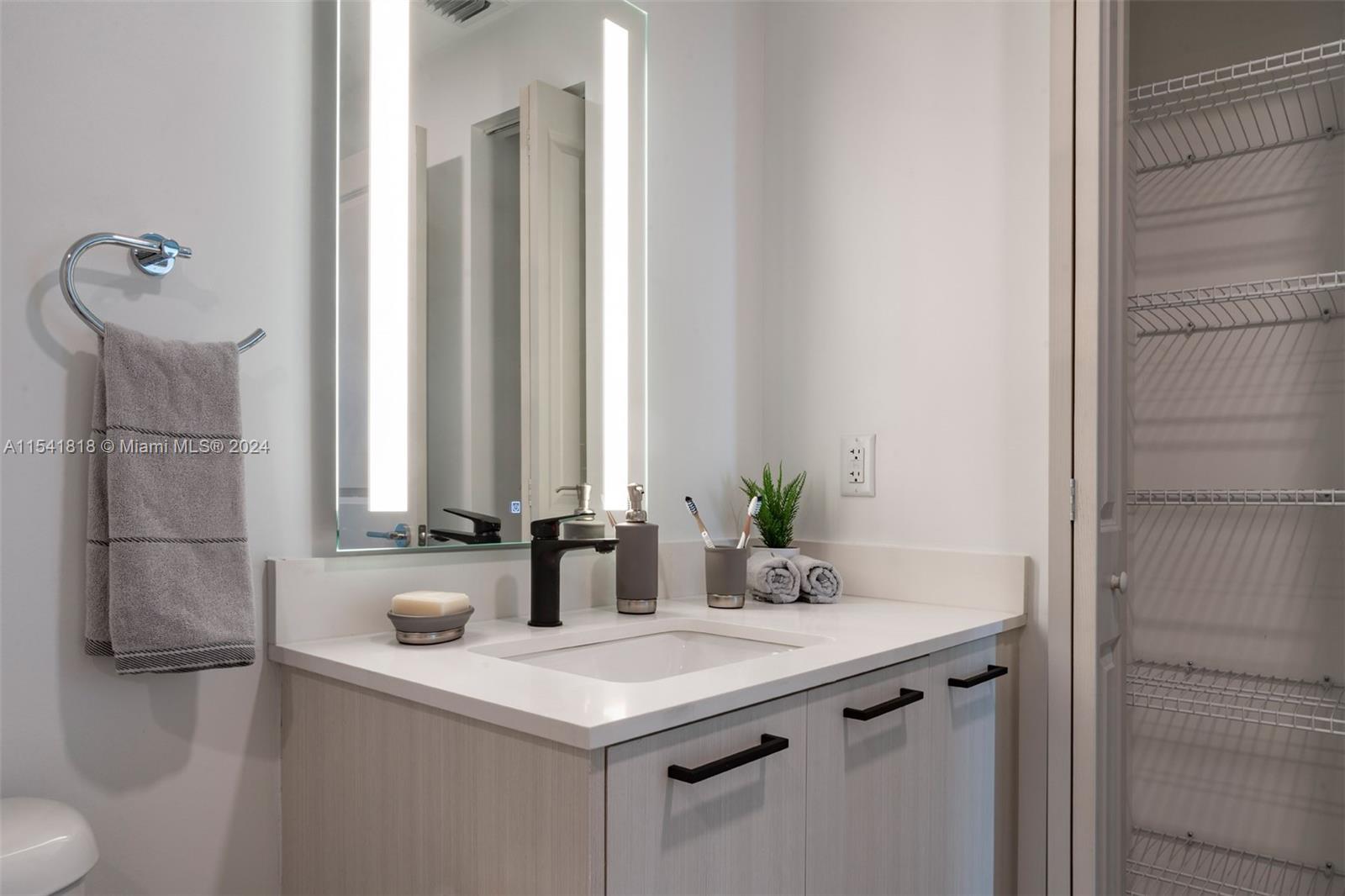 221 SW 12th St 1-0706, Miami, Florida 33130, 1 Bedroom Bedrooms, ,1 BathroomBathrooms,Residentiallease,For Rent,221 SW 12th St 1-0706,A11541818