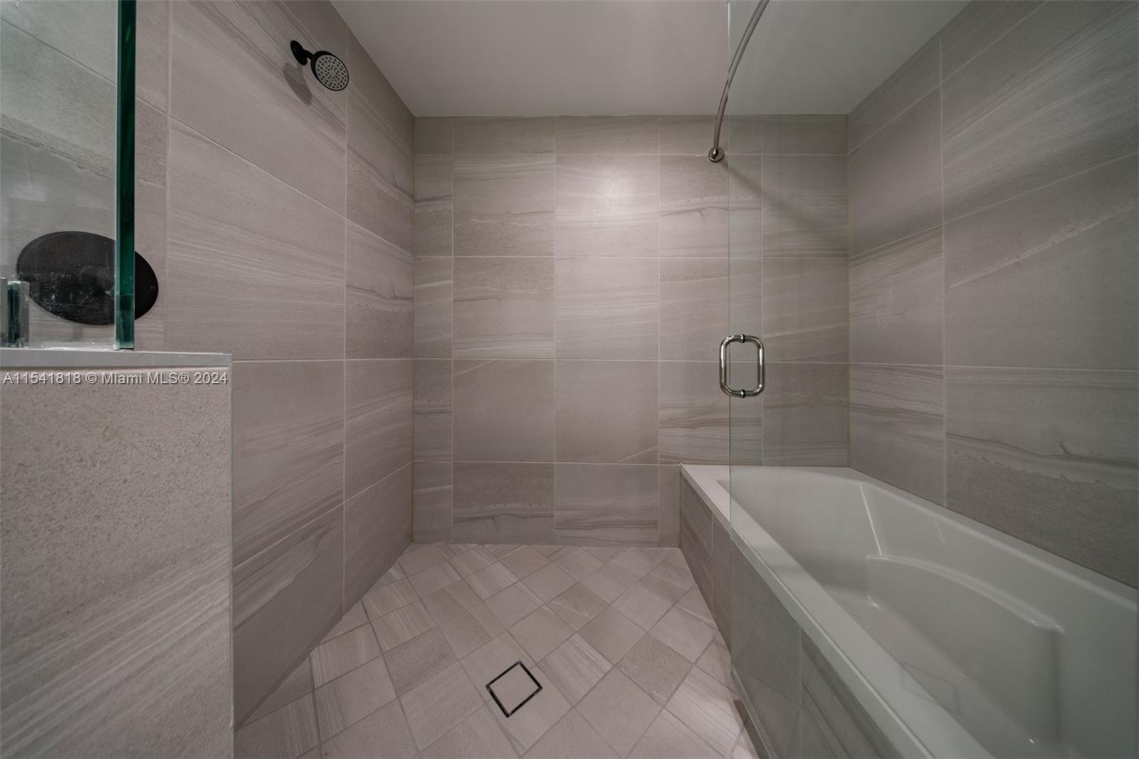 221 SW 12th St 1-0706, Miami, Florida 33130, 1 Bedroom Bedrooms, ,1 BathroomBathrooms,Residentiallease,For Rent,221 SW 12th St 1-0706,A11541818