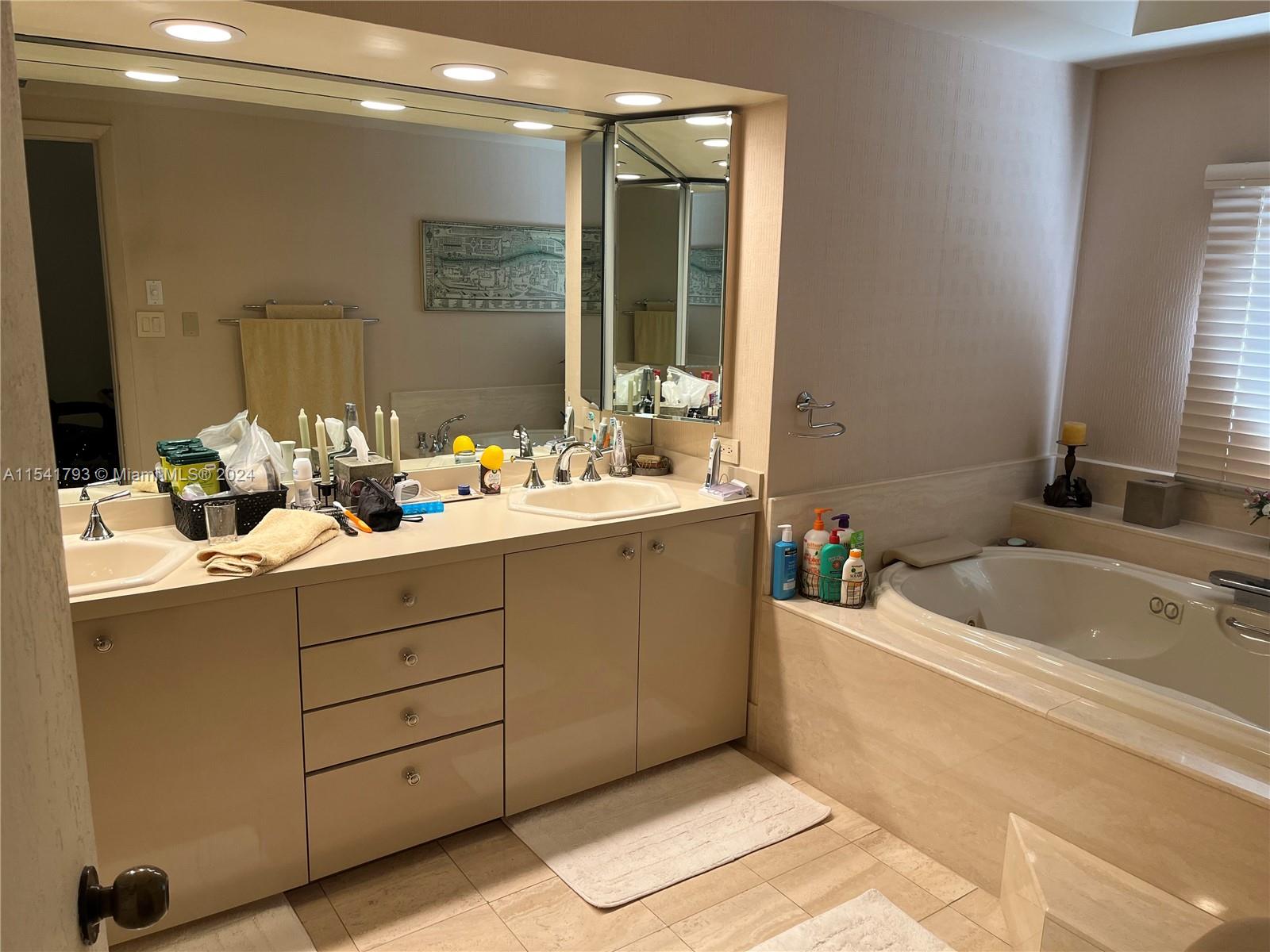 20191 E Country Club Dr 1701, Aventura, Florida 33180, 3 Bedrooms Bedrooms, ,2 BathroomsBathrooms,Residentiallease,For Rent,20191 E Country Club Dr 1701,A11541793