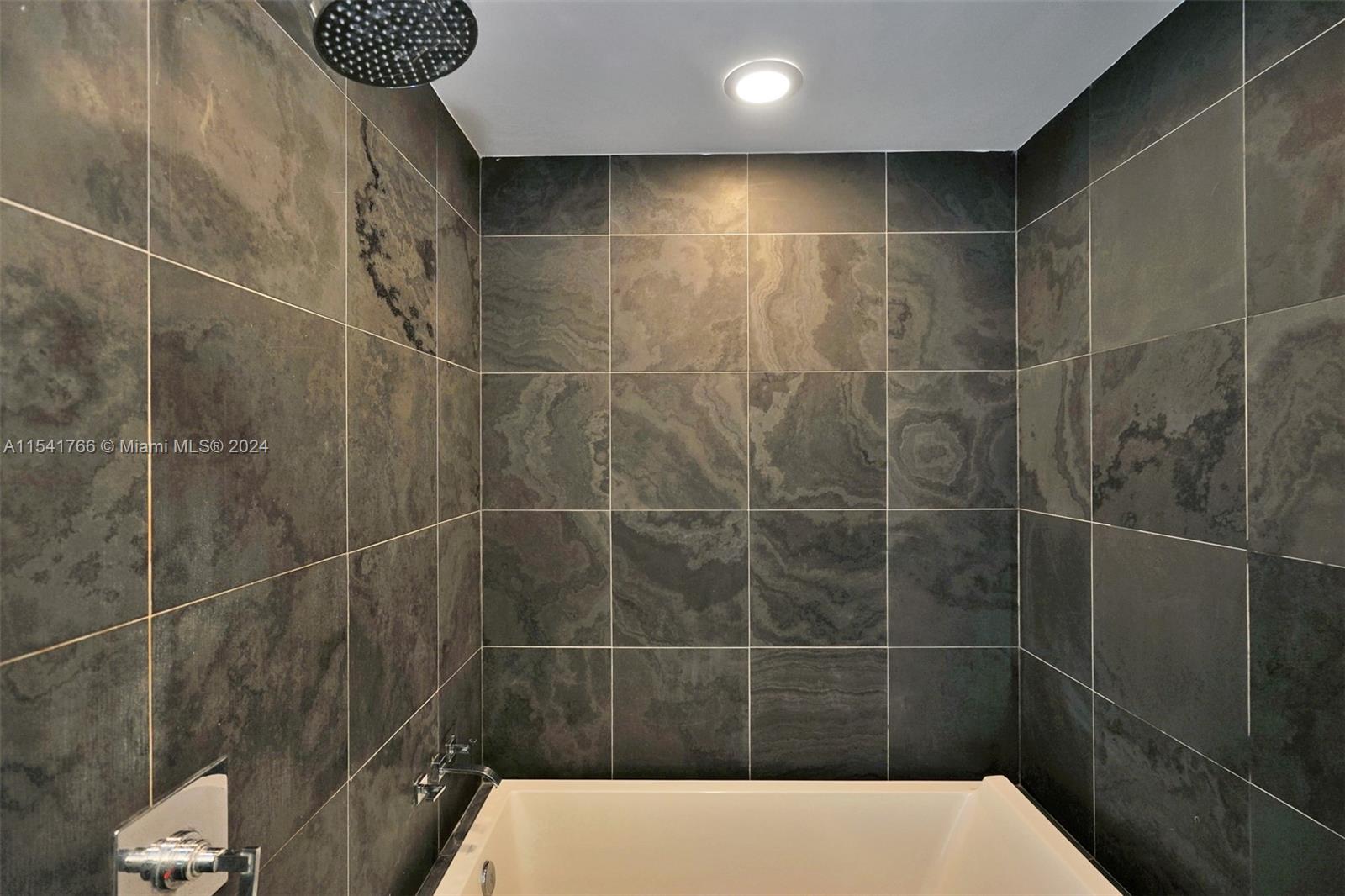 900 Biscayne Blvd 5610, Miami, Florida 33132, 1 Bedroom Bedrooms, ,2 BathroomsBathrooms,Residential,For Sale,900 Biscayne Blvd 5610,A11541766