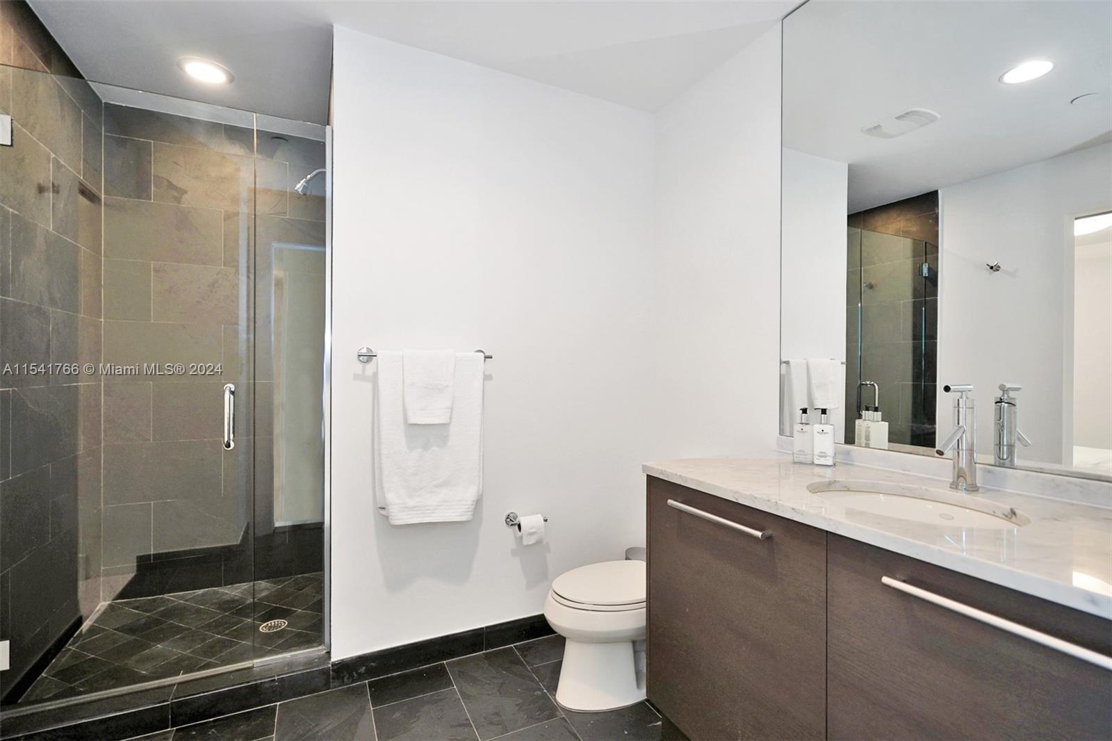900 Biscayne Blvd 5610, Miami, Florida 33132, 1 Bedroom Bedrooms, ,2 BathroomsBathrooms,Residential,For Sale,900 Biscayne Blvd 5610,A11541766