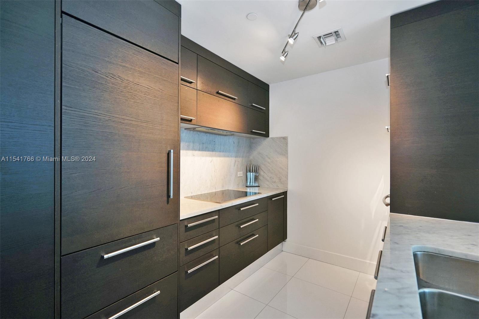 900 Biscayne Blvd 5610, Miami, Florida 33132, 1 Bedroom Bedrooms, ,2 BathroomsBathrooms,Residential,For Sale,900 Biscayne Blvd 5610,A11541766