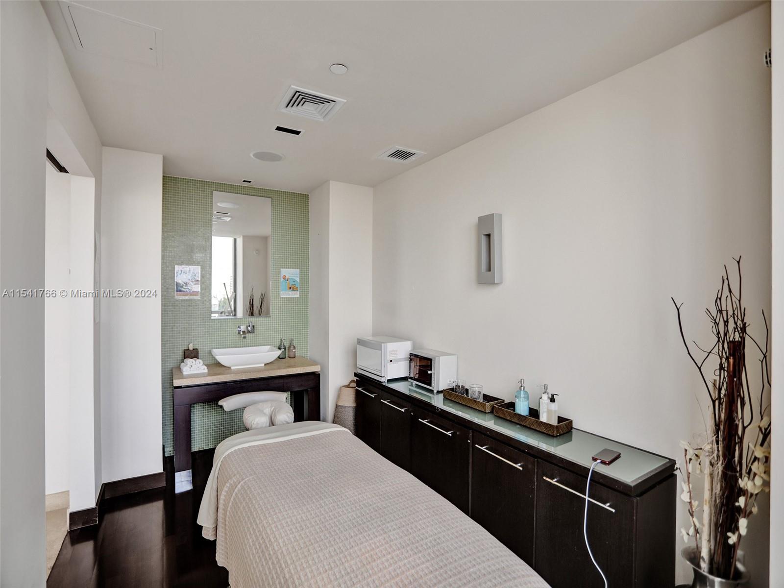 900 Biscayne Blvd 5610, Miami, Florida 33132, 1 Bedroom Bedrooms, ,2 BathroomsBathrooms,Residential,For Sale,900 Biscayne Blvd 5610,A11541766