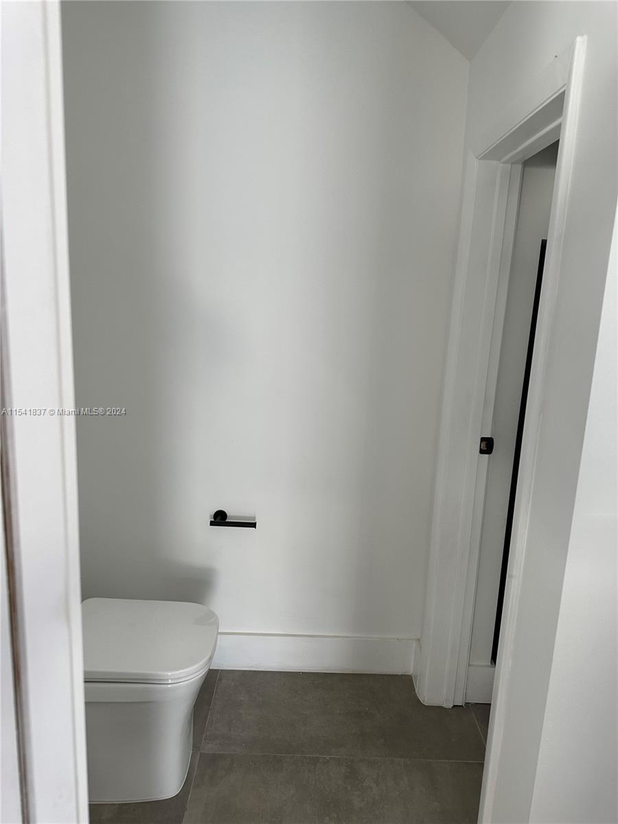 4641 SW 32nd Ave 4D, Dania Beach, Florida 33312, 4 Bedrooms Bedrooms, ,2 BathroomsBathrooms,Residentiallease,For Rent,4641 SW 32nd Ave 4D,A11541837