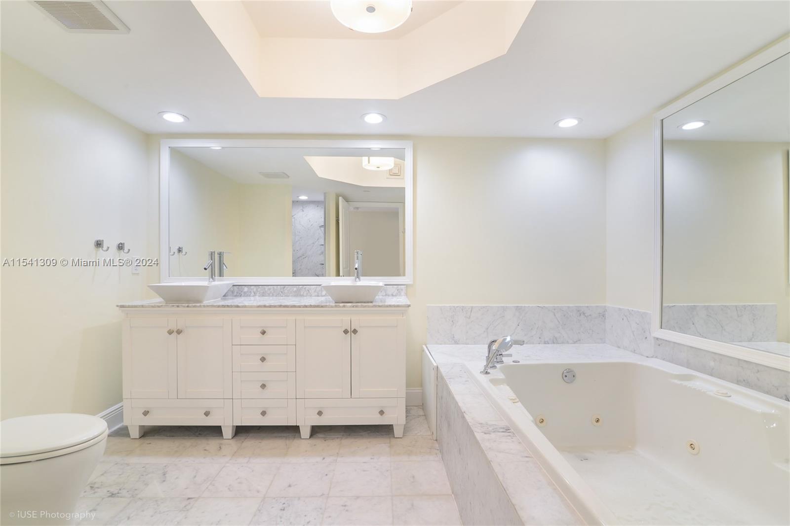 16445 Collins Ave, Sunny Isles Beach, FL, 33160 United States, 3 Bedrooms Bedrooms, ,3 BathroomsBathrooms,Residential,For Sale,Collins Ave,A11541309