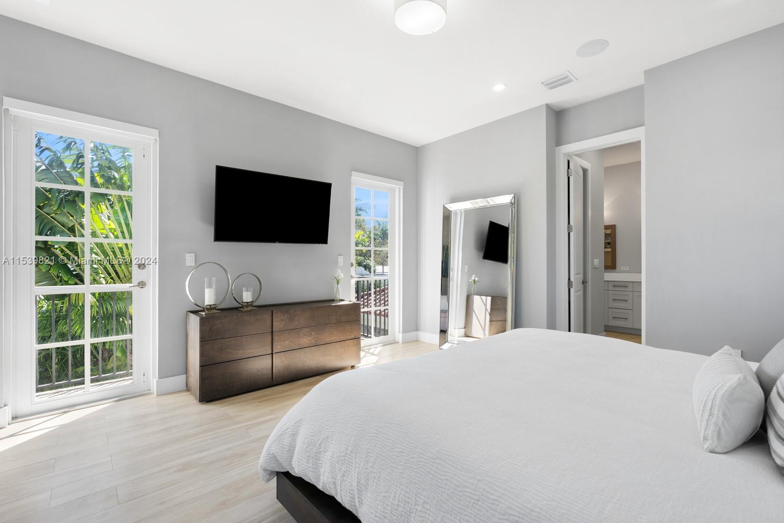 1320 San Benito Ave, Coral Gables, Florida 33134, 3 Bedrooms Bedrooms, ,3 BathroomsBathrooms,Residentiallease,For Rent,1320 San Benito Ave,A11539821
