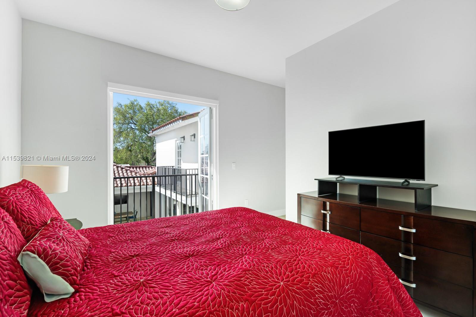 1320 San Benito Ave, Coral Gables, Florida 33134, 3 Bedrooms Bedrooms, ,3 BathroomsBathrooms,Residentiallease,For Rent,1320 San Benito Ave,A11539821