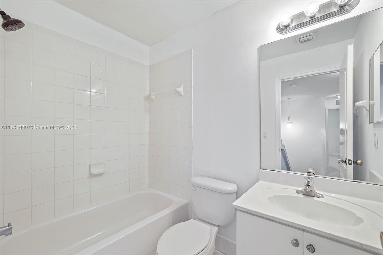 22721 SW 88th Pl 10-19, Cutler Bay, Florida 33190, 3 Bedrooms Bedrooms, ,2 BathroomsBathrooms,Residentiallease,For Rent,22721 SW 88th Pl 10-19,A11541880