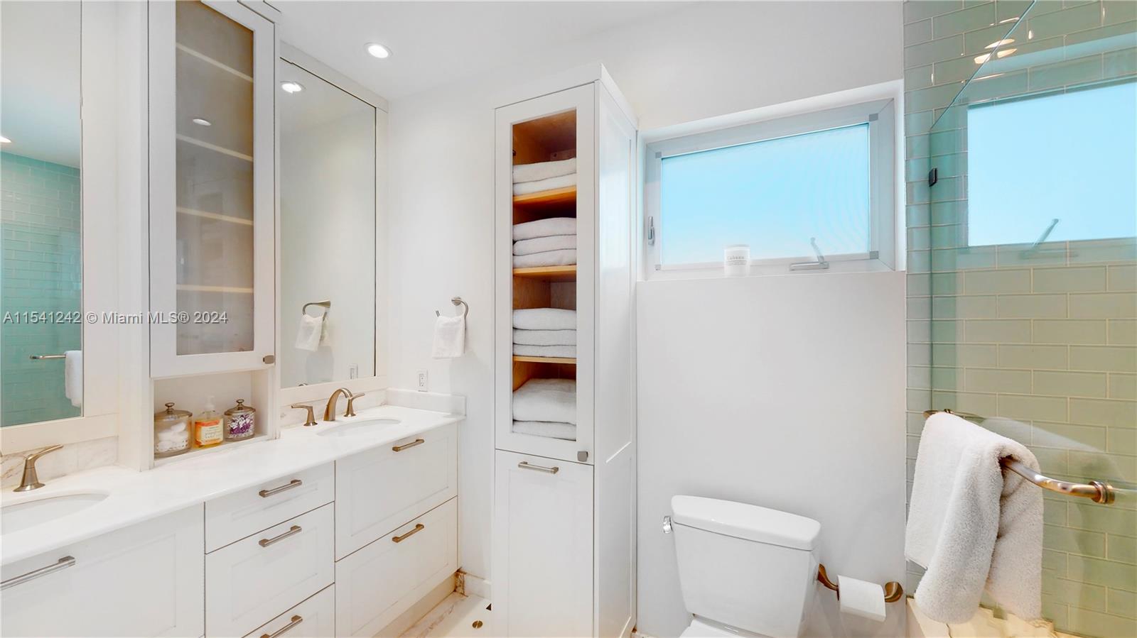 650 Shore Dr, Miami Beach, FL, 33141 United States, 4 Bedrooms Bedrooms, ,3 BathroomsBathrooms,Residential,For Sale,Shore Dr,A11541242