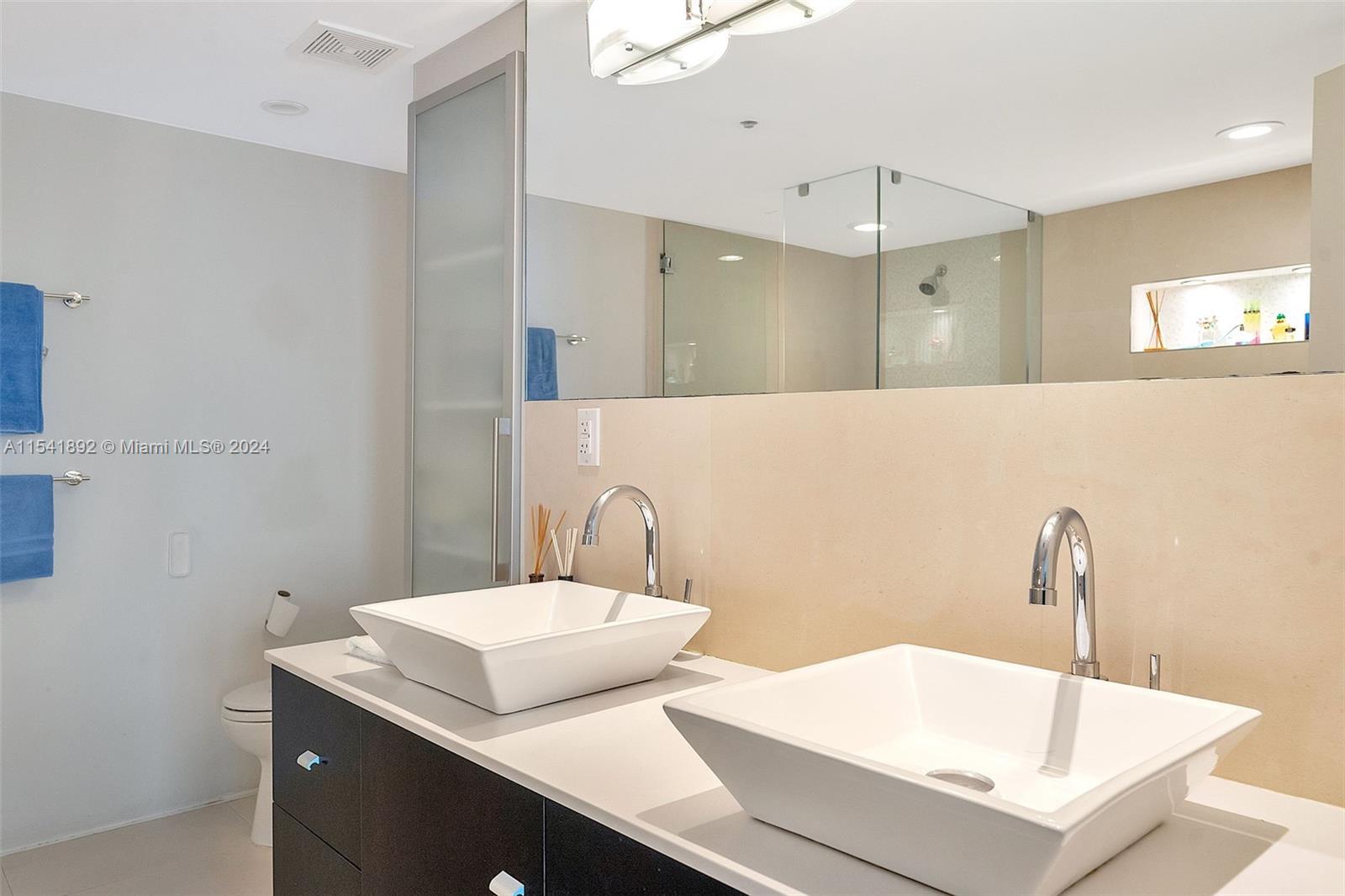 9 Island Ave 2004, Miami Beach, Florida 33139, 3 Bedrooms Bedrooms, ,3 BathroomsBathrooms,Residential,For Sale,9 Island Ave 2004,A11541892