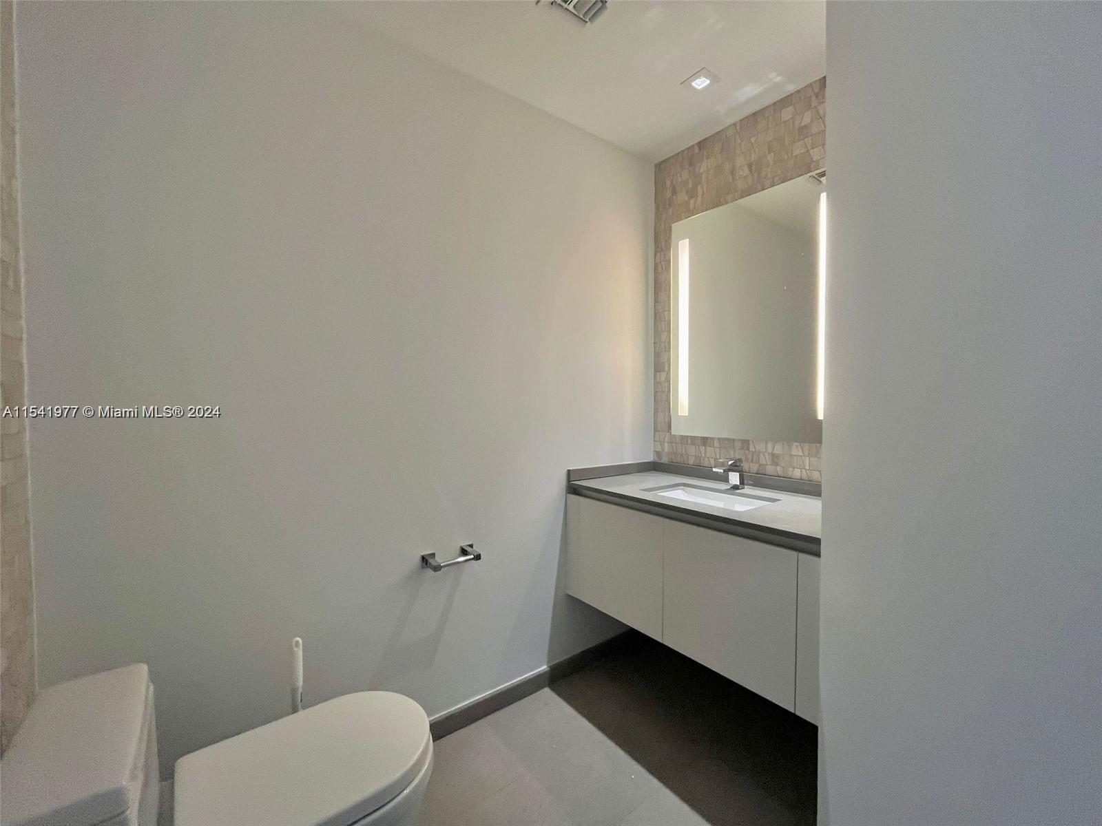 88 SW 7th St 1511, Miami, Florida 33130, 2 Bedrooms Bedrooms, ,2 BathroomsBathrooms,Residentiallease,For Rent,88 SW 7th St 1511,A11541977