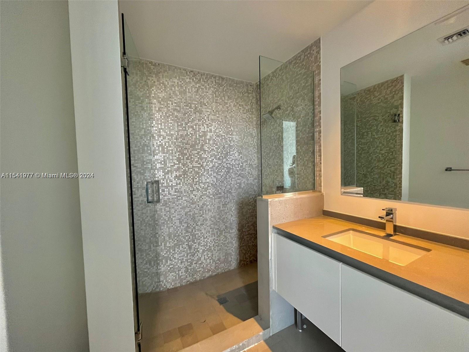 88 SW 7th St 1511, Miami, Florida 33130, 2 Bedrooms Bedrooms, ,2 BathroomsBathrooms,Residentiallease,For Rent,88 SW 7th St 1511,A11541977
