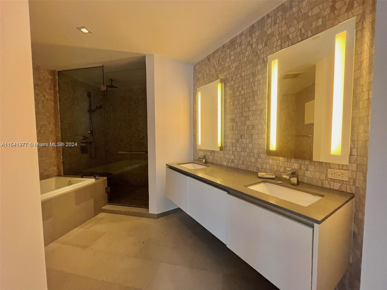 88 SW 7th St 1511, Miami, Florida 33130, 2 Bedrooms Bedrooms, ,2 BathroomsBathrooms,Residentiallease,For Rent,88 SW 7th St 1511,A11541977