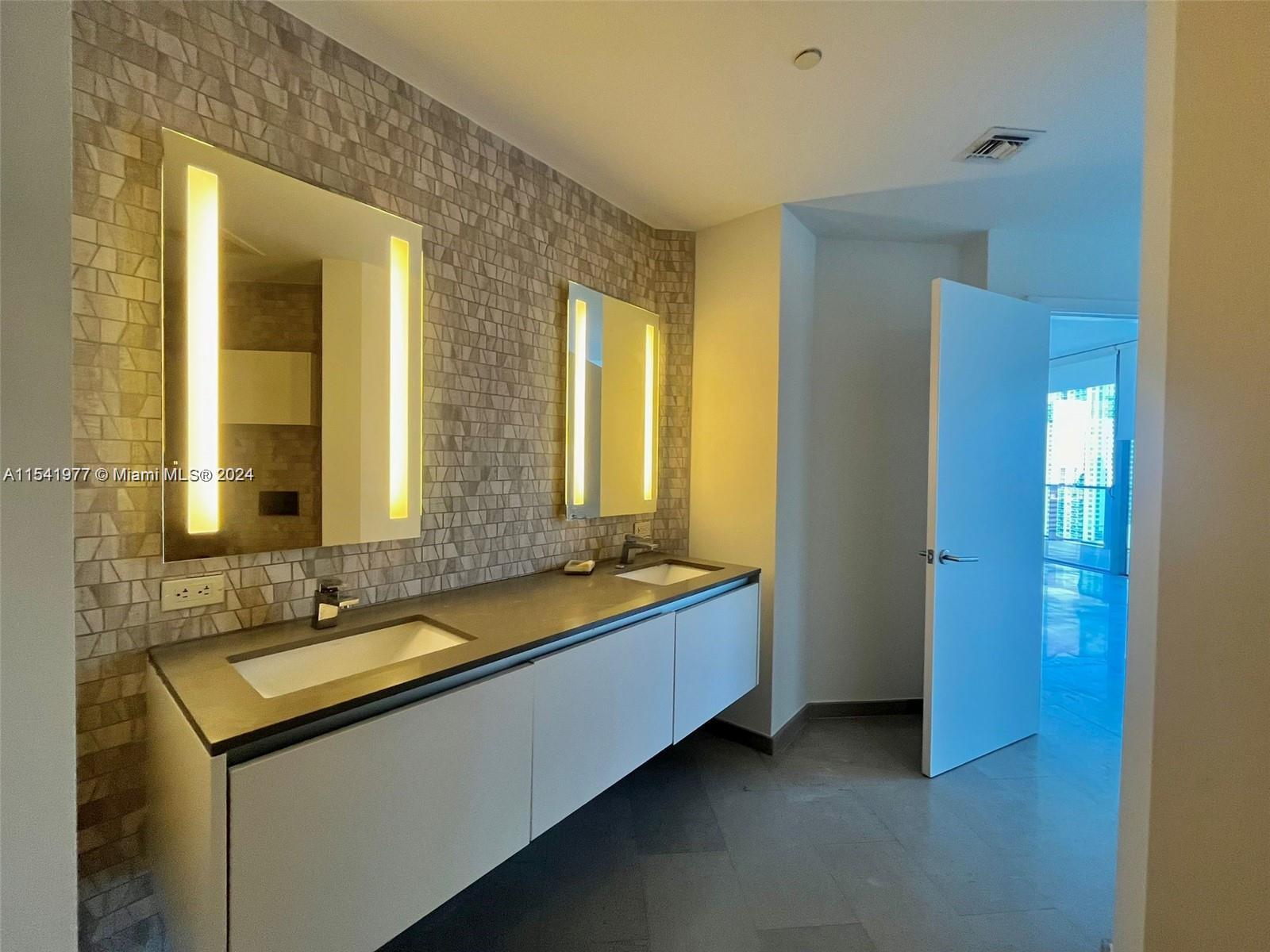 88 SW 7th St 1511, Miami, Florida 33130, 2 Bedrooms Bedrooms, ,2 BathroomsBathrooms,Residentiallease,For Rent,88 SW 7th St 1511,A11541977