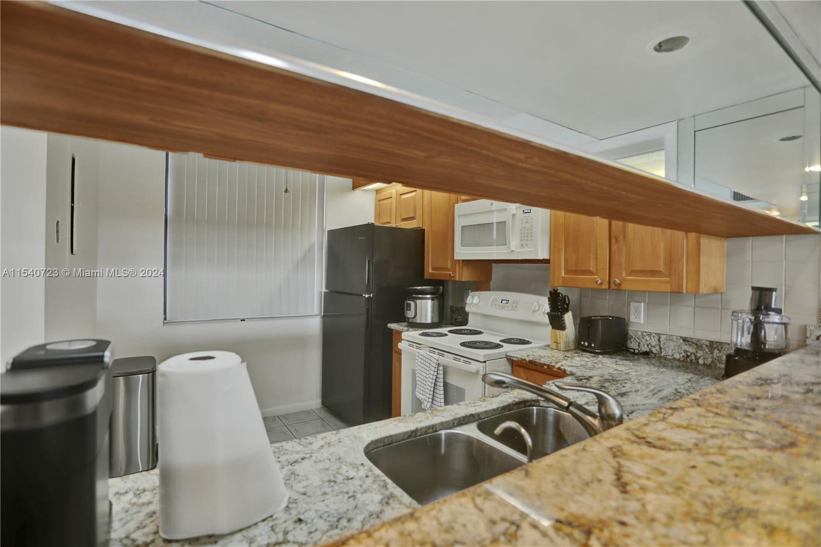 1524 Whitehall Dr 102, Davie, Florida 33324, 2 Bedrooms Bedrooms, 3 Rooms Rooms,2 BathroomsBathrooms,Residential,For Sale,1524 Whitehall Dr 102,A11540723