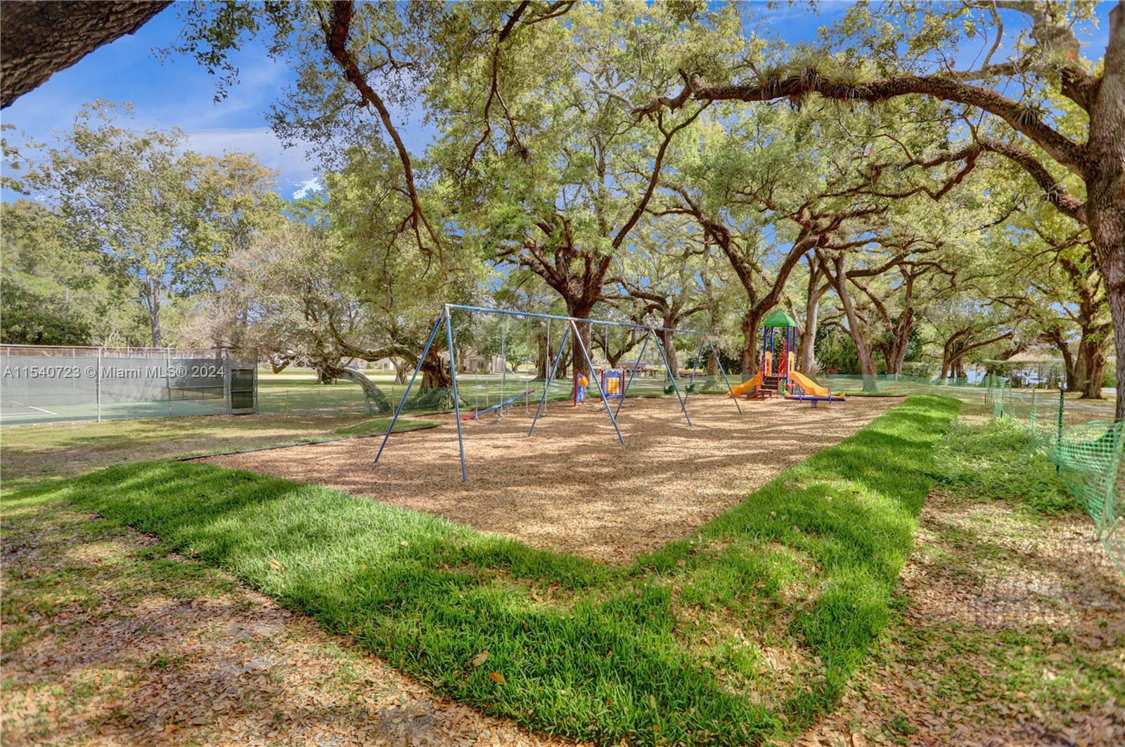1524 Whitehall Dr 102, Davie, Florida 33324, 2 Bedrooms Bedrooms, 3 Rooms Rooms,2 BathroomsBathrooms,Residential,For Sale,1524 Whitehall Dr 102,A11540723