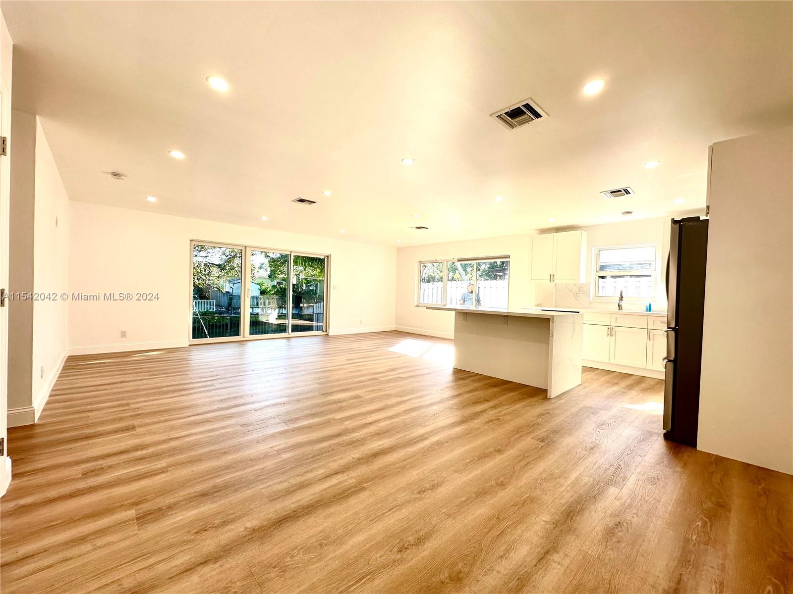 3042 Hayes St, Hollywood, Florida 33021, 3 Bedrooms Bedrooms, ,2 BathroomsBathrooms,Residentiallease,For Rent,3042 Hayes St,A11542042