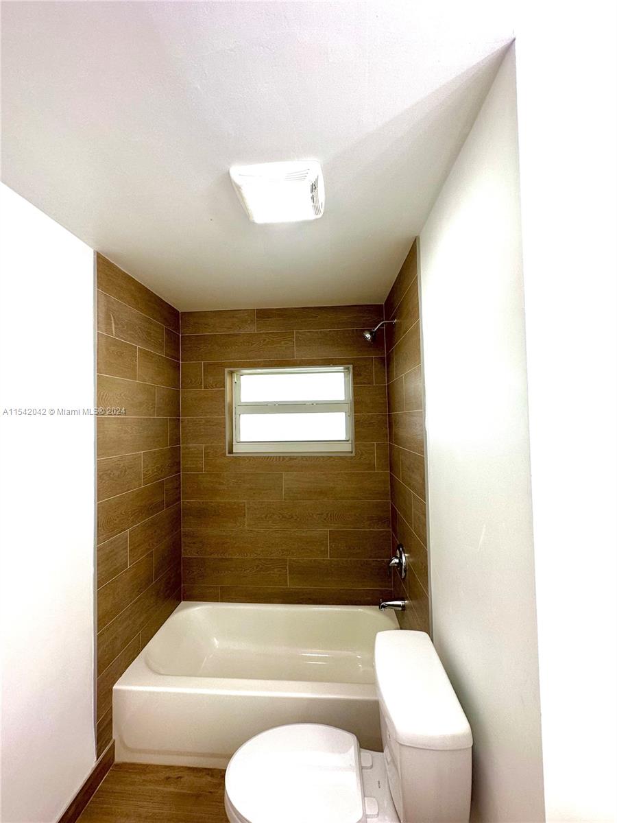 3042 Hayes St, Hollywood, Florida 33021, 3 Bedrooms Bedrooms, ,2 BathroomsBathrooms,Residentiallease,For Rent,3042 Hayes St,A11542042