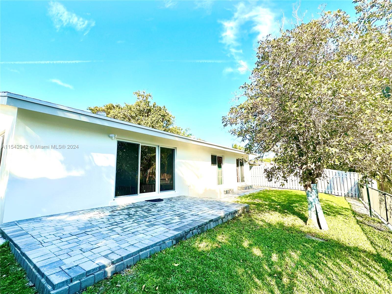 3042 Hayes St, Hollywood, Florida 33021, 3 Bedrooms Bedrooms, ,2 BathroomsBathrooms,Residentiallease,For Rent,3042 Hayes St,A11542042