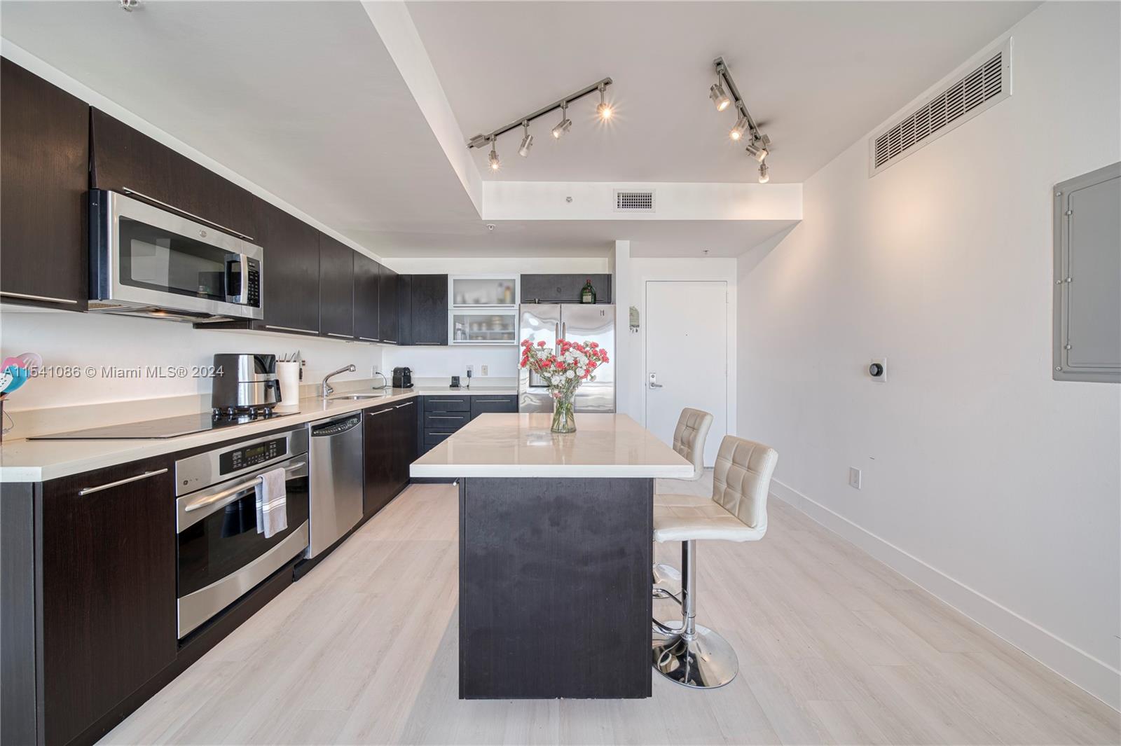 90 SW 3rd St 3607, Miami, Florida 33130, 2 Bedrooms Bedrooms, ,2 BathroomsBathrooms,Residential,For Sale,90 SW 3rd St 3607,A11541086