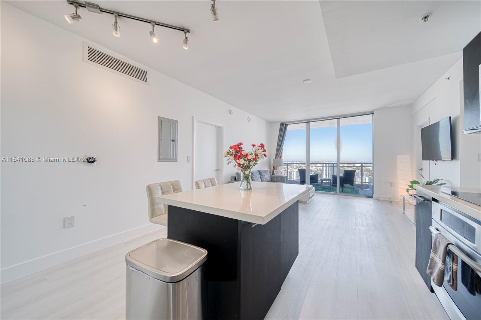90 SW 3rd St 3607, Miami, Florida 33130, 2 Bedrooms Bedrooms, ,2 BathroomsBathrooms,Residential,For Sale,90 SW 3rd St 3607,A11541086