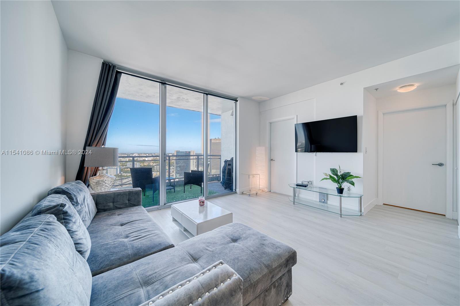 90 SW 3rd St 3607, Miami, Florida 33130, 2 Bedrooms Bedrooms, ,2 BathroomsBathrooms,Residential,For Sale,90 SW 3rd St 3607,A11541086