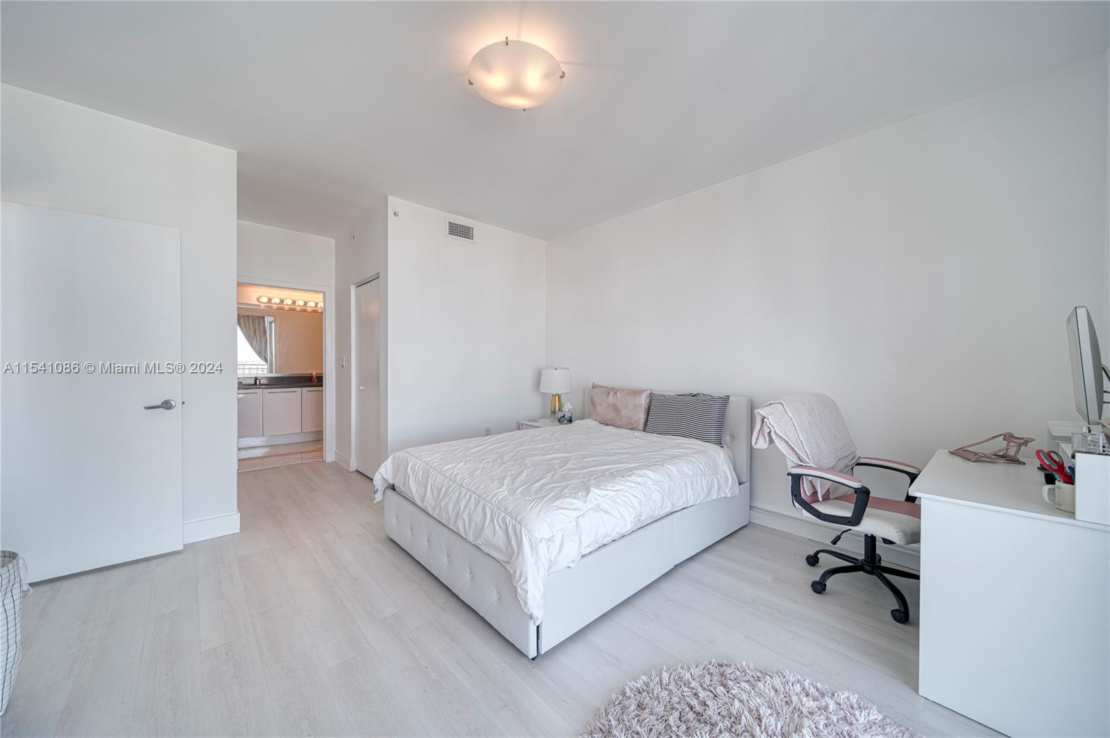 90 SW 3rd St 3607, Miami, Florida 33130, 2 Bedrooms Bedrooms, ,2 BathroomsBathrooms,Residential,For Sale,90 SW 3rd St 3607,A11541086