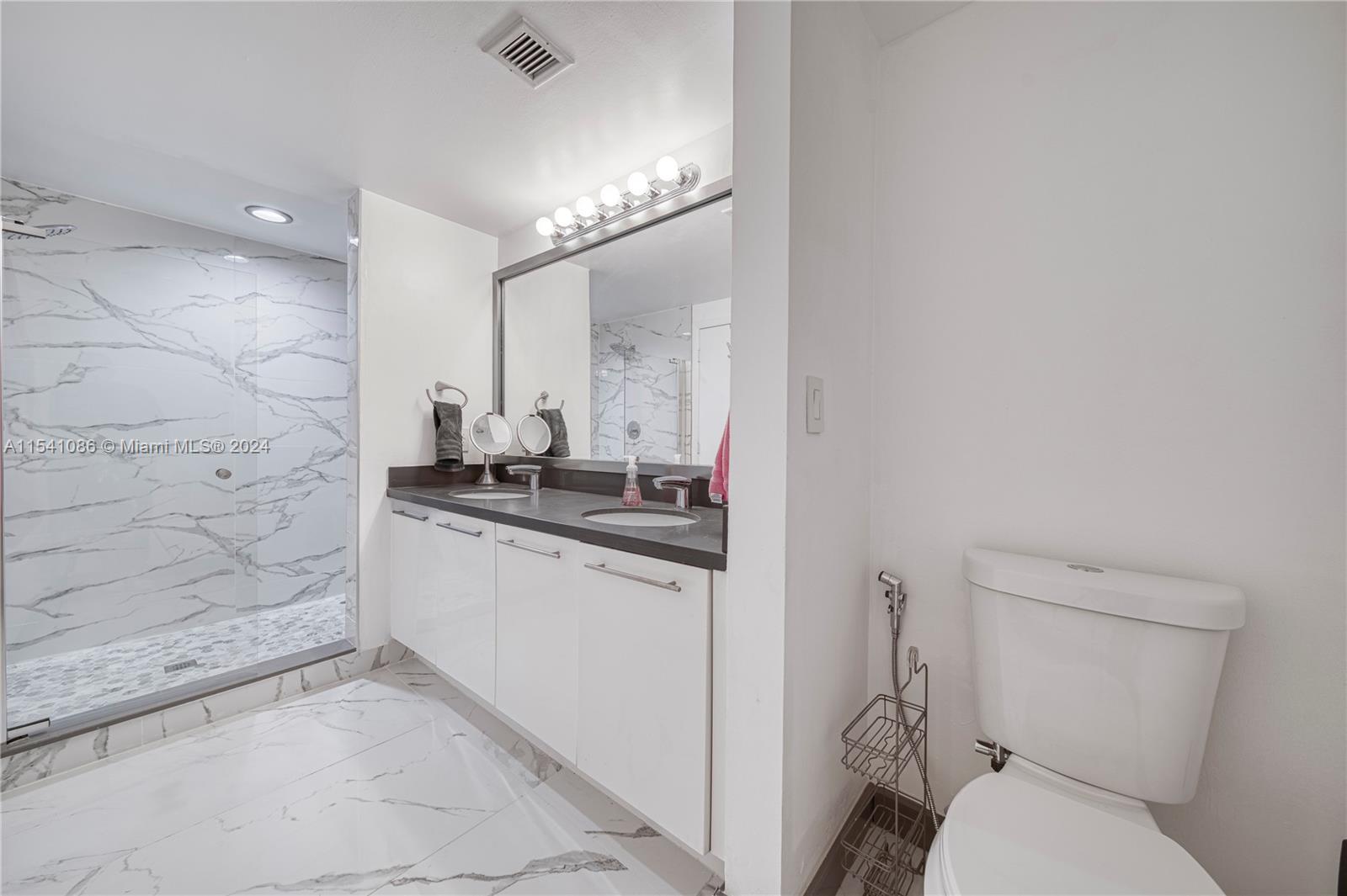 90 SW 3rd St 3607, Miami, Florida 33130, 2 Bedrooms Bedrooms, ,2 BathroomsBathrooms,Residential,For Sale,90 SW 3rd St 3607,A11541086