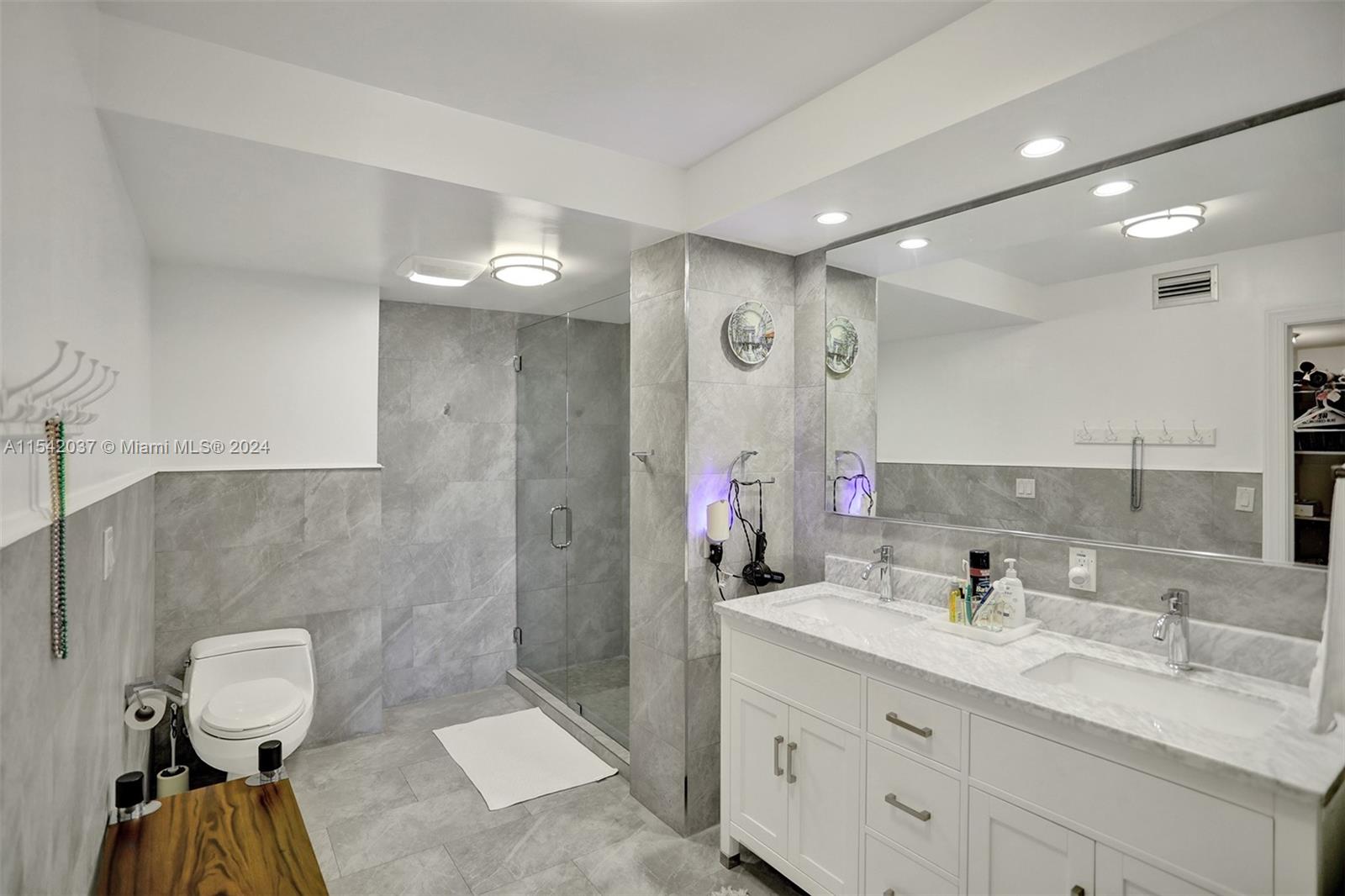 20335 Country Club Dr, Aventura, FL, 33180 United States, 3 Bedrooms Bedrooms, ,2 BathroomsBathrooms,Residential,For Sale,Country Club Dr,A11542037