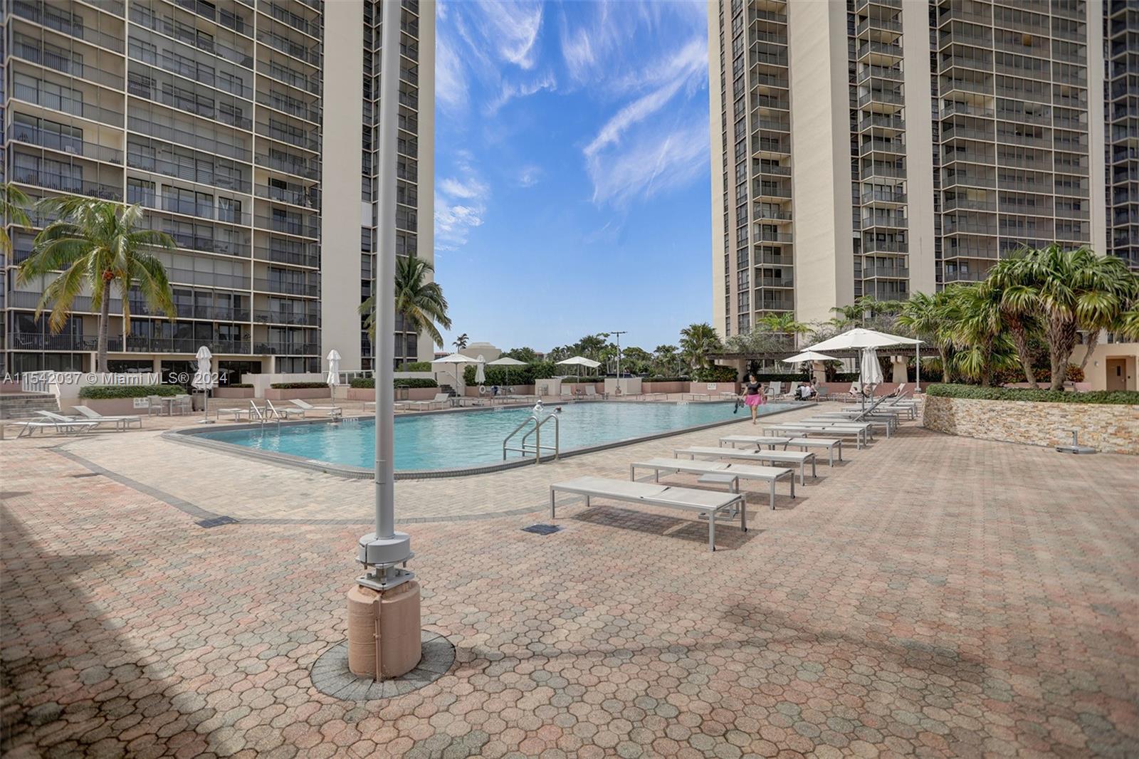 20335 W Country Club Dr 2005, Aventura, Florida 33180, 3 Bedrooms Bedrooms, ,2 BathroomsBathrooms,Residential,For Sale,20335 W Country Club Dr 2005,A11542037