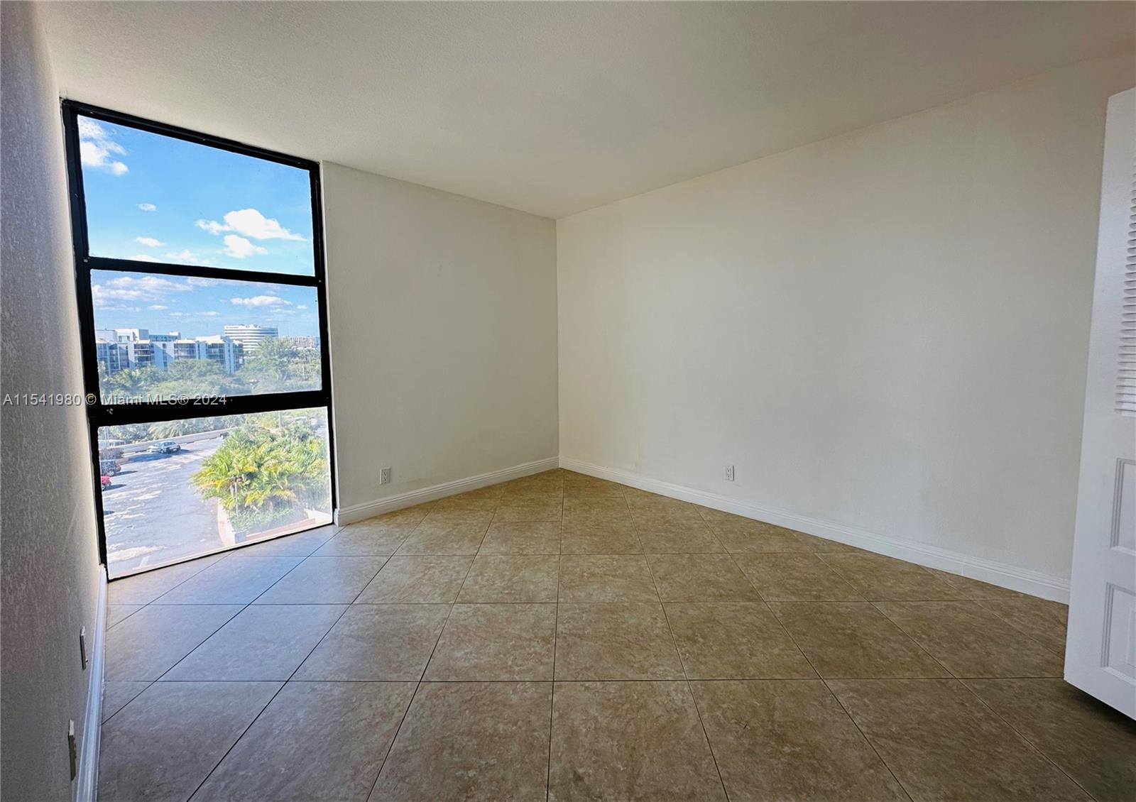 20301 W Country Club Dr 729, Aventura, Florida 33180, 2 Bedrooms Bedrooms, ,2 BathroomsBathrooms,Residential,For Sale,20301 W Country Club Dr 729,A11541980