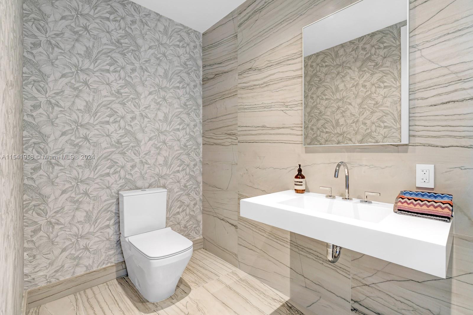 8701 Collins Ave, Miami Beach, FL, 33154 United States, 2 Bedrooms Bedrooms, ,2 BathroomsBathrooms,Residential,For Sale,Collins Ave,A11541958