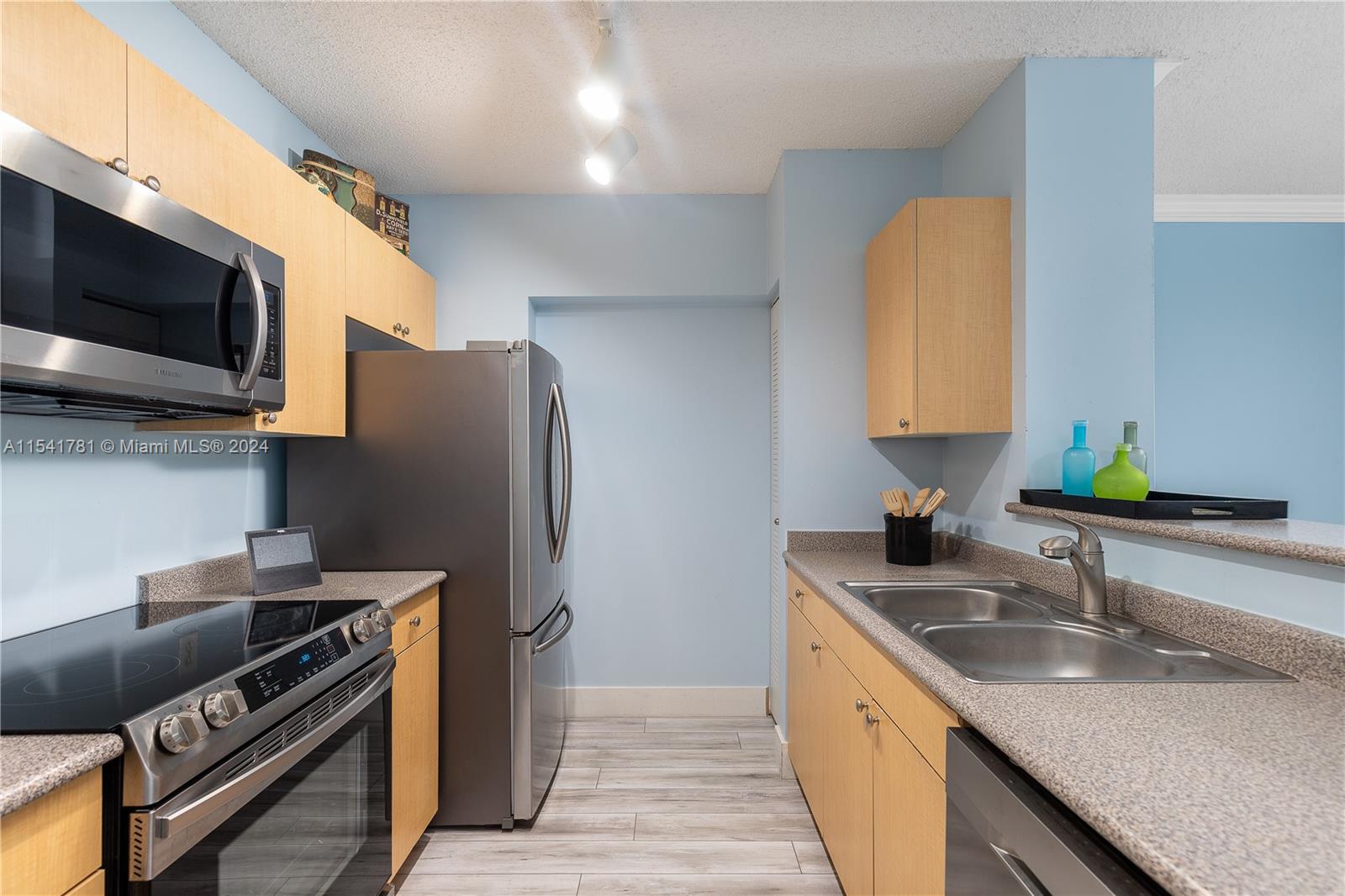 1919 Van Buren St 313A, Hollywood, Florida 33020, 1 Bedroom Bedrooms, ,1 BathroomBathrooms,Residential,For Sale,1919 Van Buren St 313A,A11541781